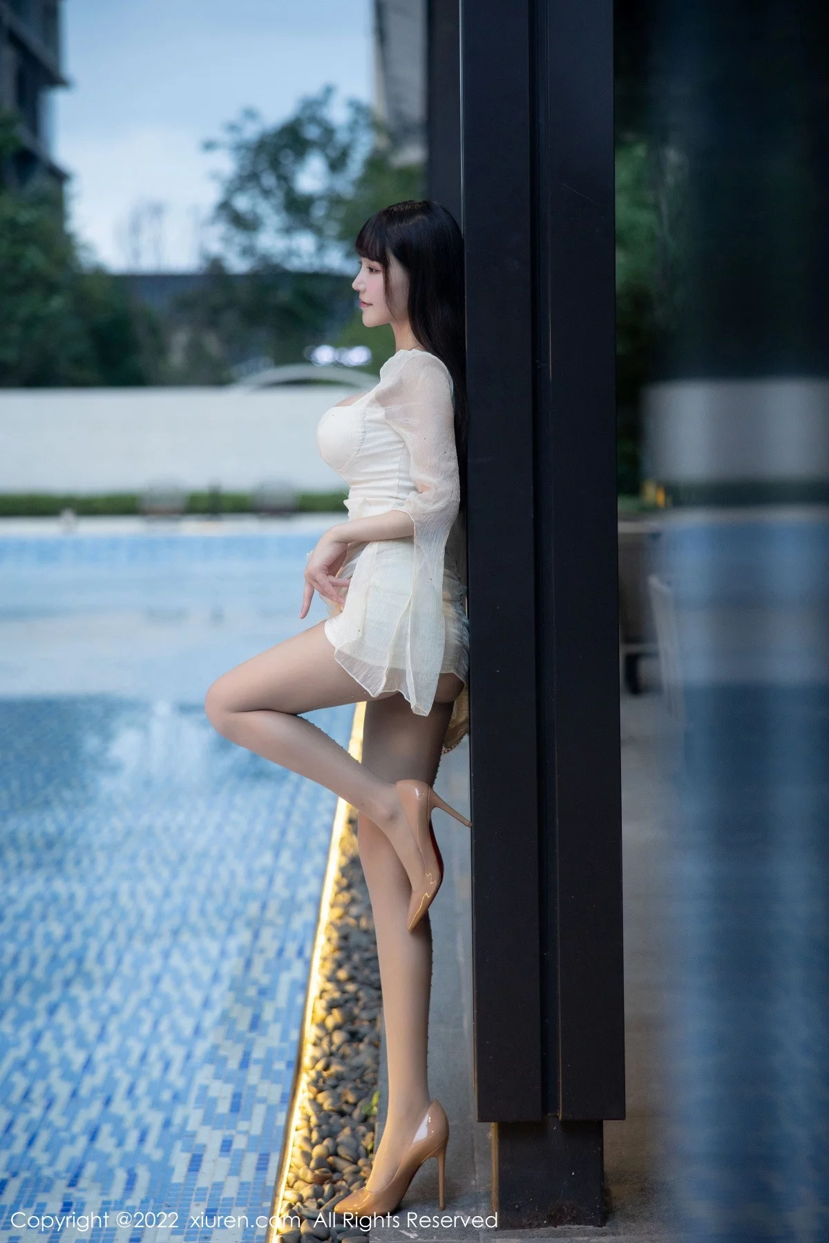 [[XiuRen秀人网]秀人网]No.5958_女神朱可儿Flora性感白色礼裙配超薄无内肉丝秀丰满身材诱惑写真75P