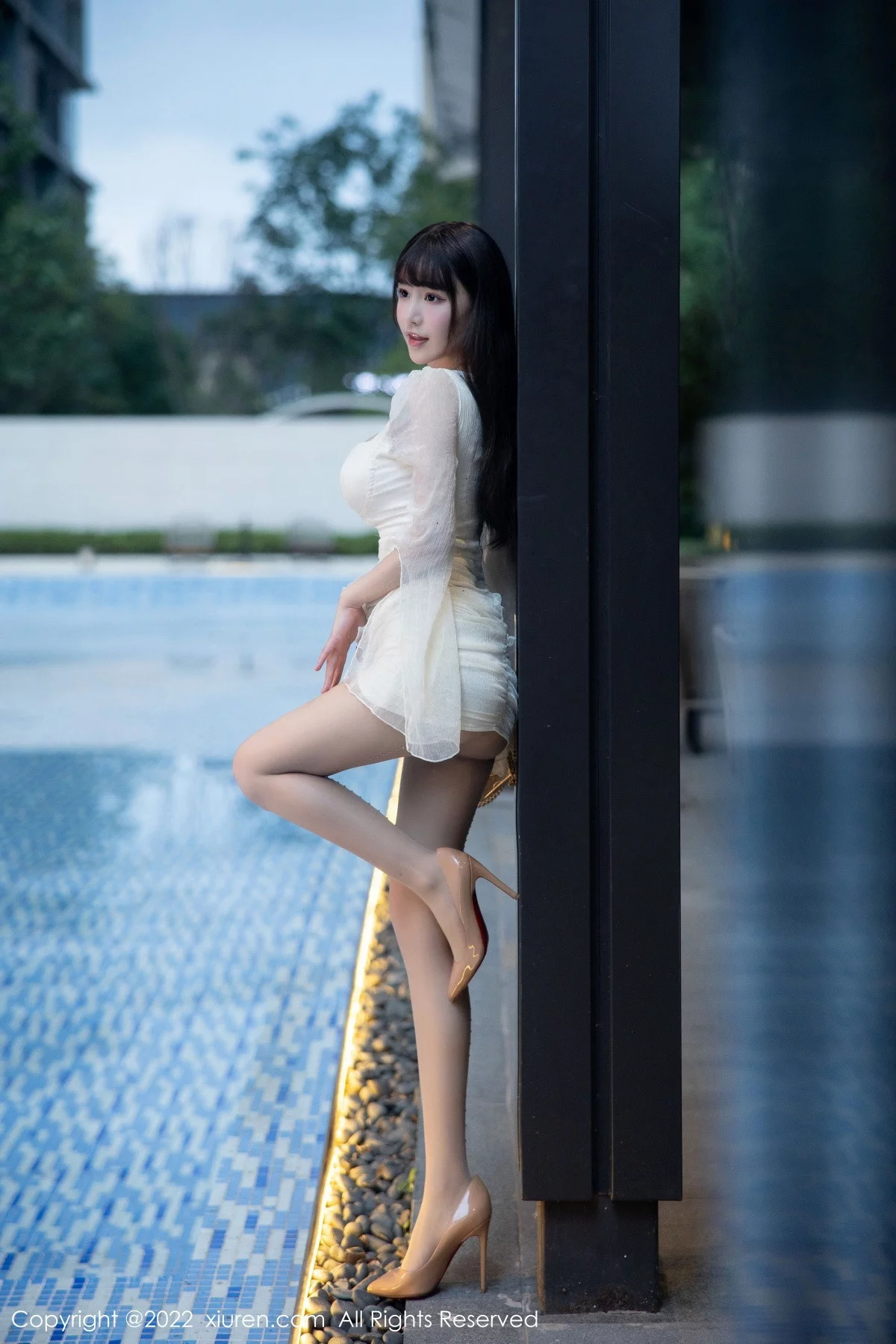 [[XiuRen秀人网]秀人网]No.5958_女神朱可儿Flora性感白色礼裙配超薄无内肉丝秀丰满身材诱惑写真75P