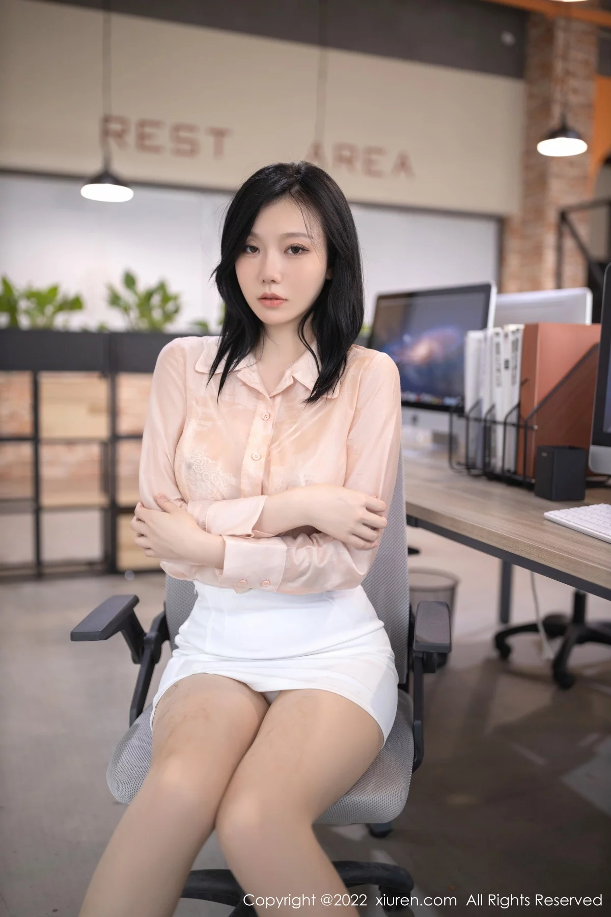 [[XiuRen秀人网]秀人网]No.5960_模特安然anran浅色上衣配白色短裙露蕾丝内衣原色丝袜诱惑写真82P