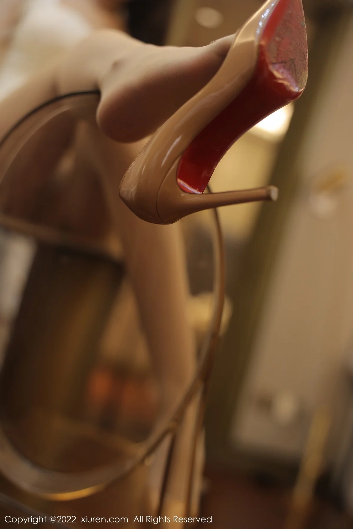 [[XiuRen秀人网]秀人网]No.5958_女神朱可儿Flora性感白色礼裙配超薄无内肉丝秀丰满身材诱惑写真75P