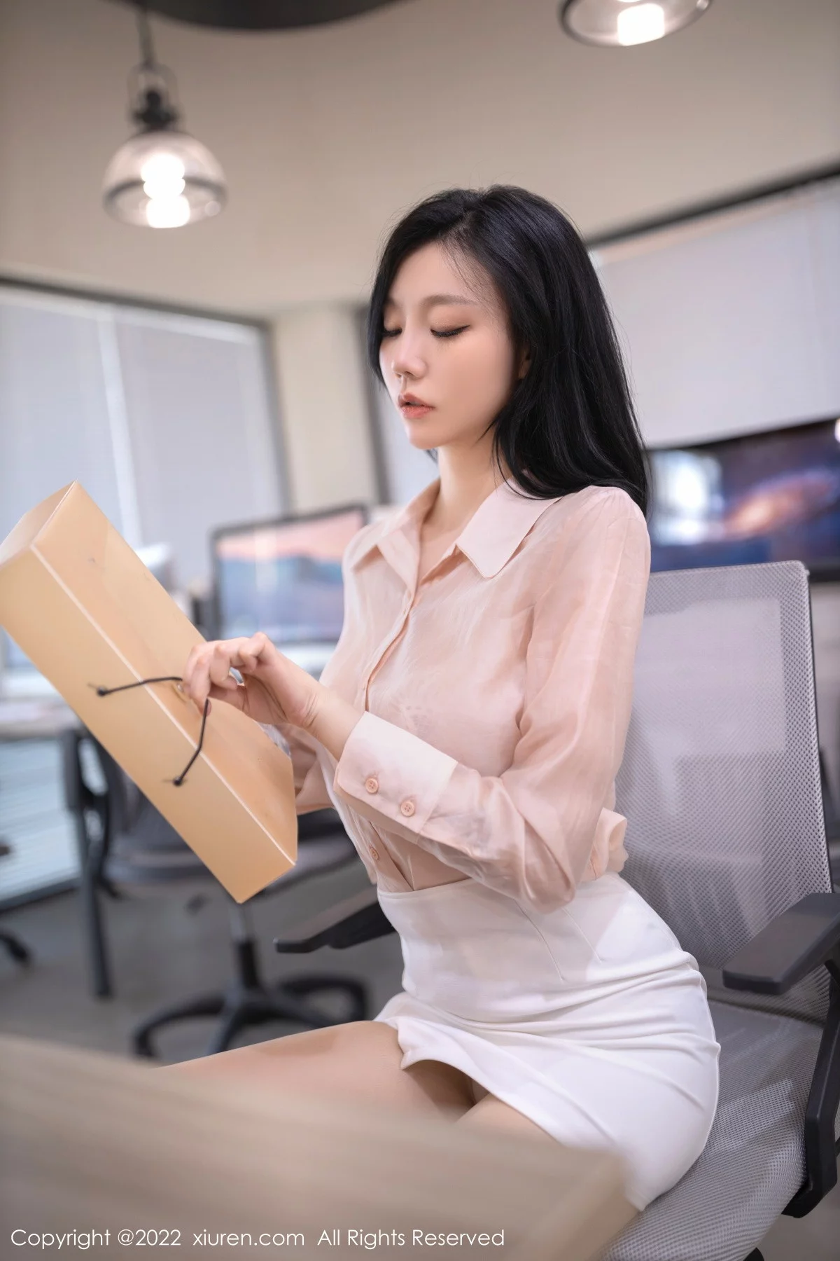 [[XiuRen秀人网]秀人网]No.5960_模特安然anran浅色上衣配白色短裙露蕾丝内衣原色丝袜诱惑写真82P