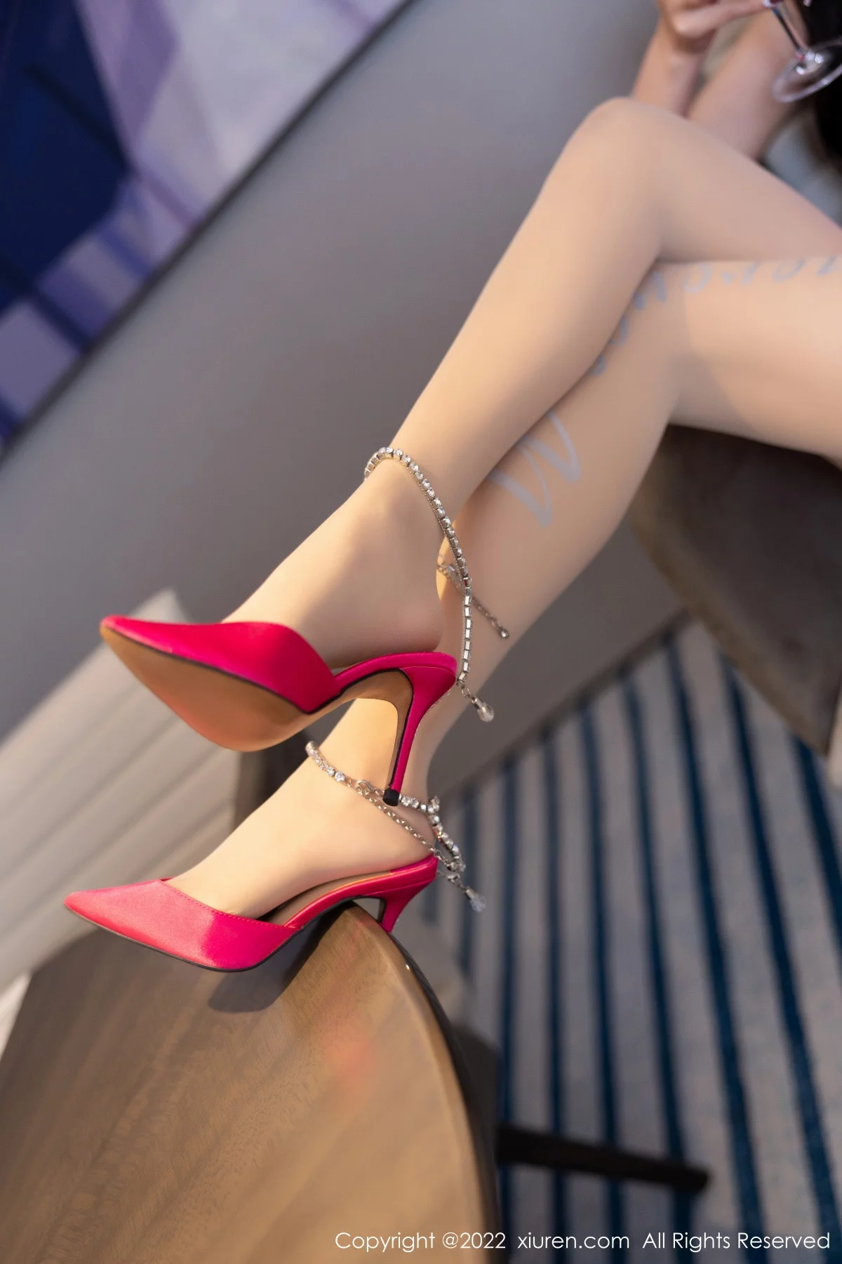 [[XiuRen秀人网]秀人网]No.5959_女神杨晨晨Yome浴室脱红色短裙露无内肉丝秀惹火身材诱惑写真88P