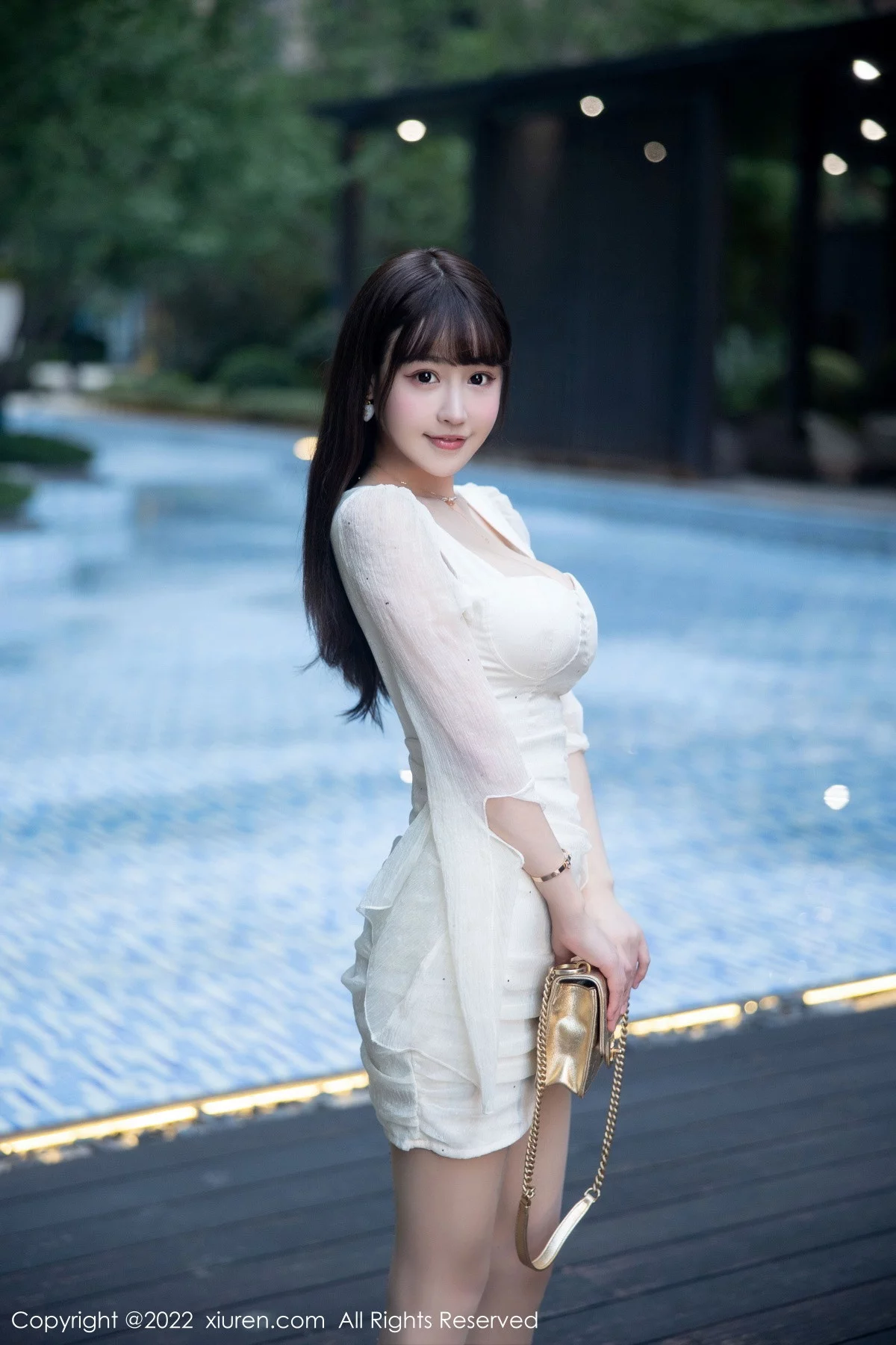 [[XiuRen秀人网]秀人网]No.5958_女神朱可儿Flora性感白色礼裙配超薄无内肉丝秀丰满身材诱惑写真75P