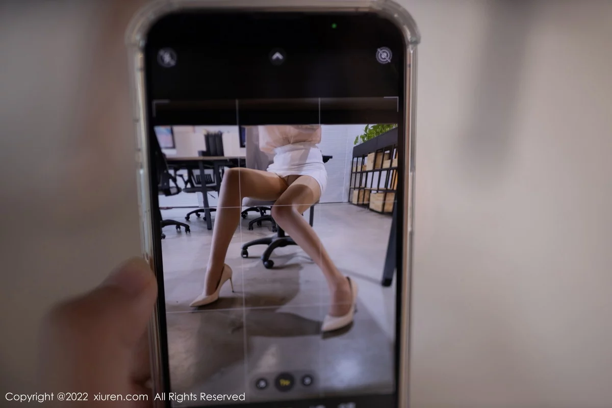 [[XiuRen秀人网]秀人网]No.5960_模特安然anran浅色上衣配白色短裙露蕾丝内衣原色丝袜诱惑写真82P