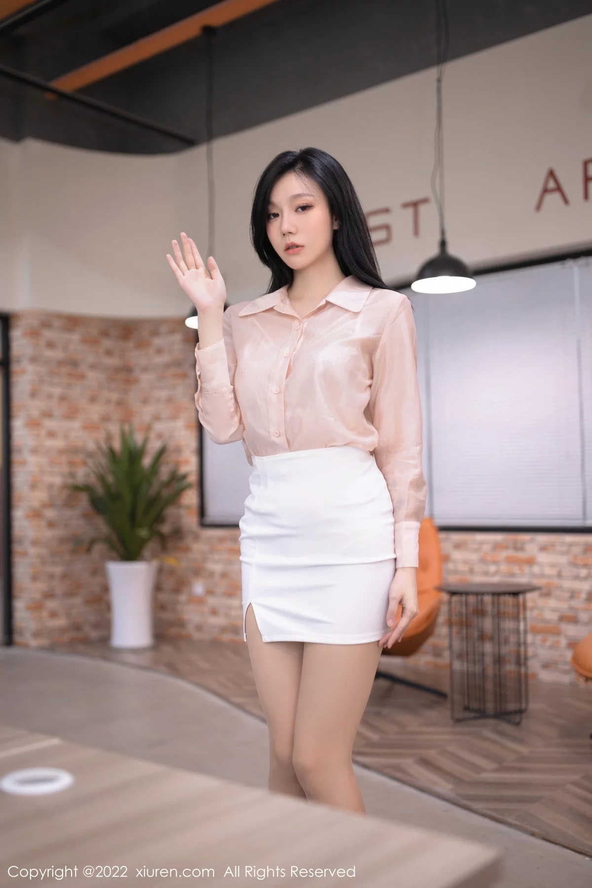 [[XiuRen秀人网]秀人网]No.5960_模特安然anran浅色上衣配白色短裙露蕾丝内衣原色丝袜诱惑写真82P