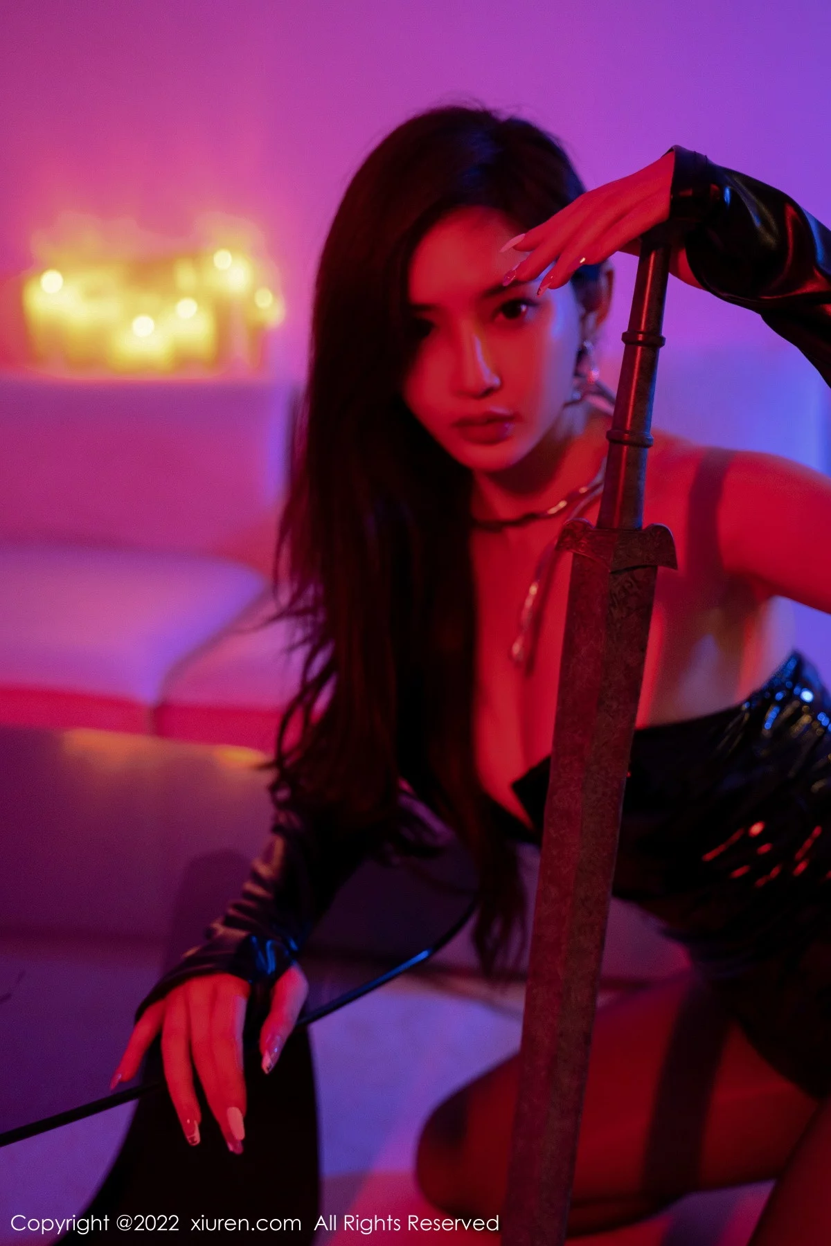 [[XiuRen秀人网]秀人网]No.5957_女神奶瓶土肥圆暗色灯光下黑色皮质服配黑丝裤袜迷人诱惑写真72P