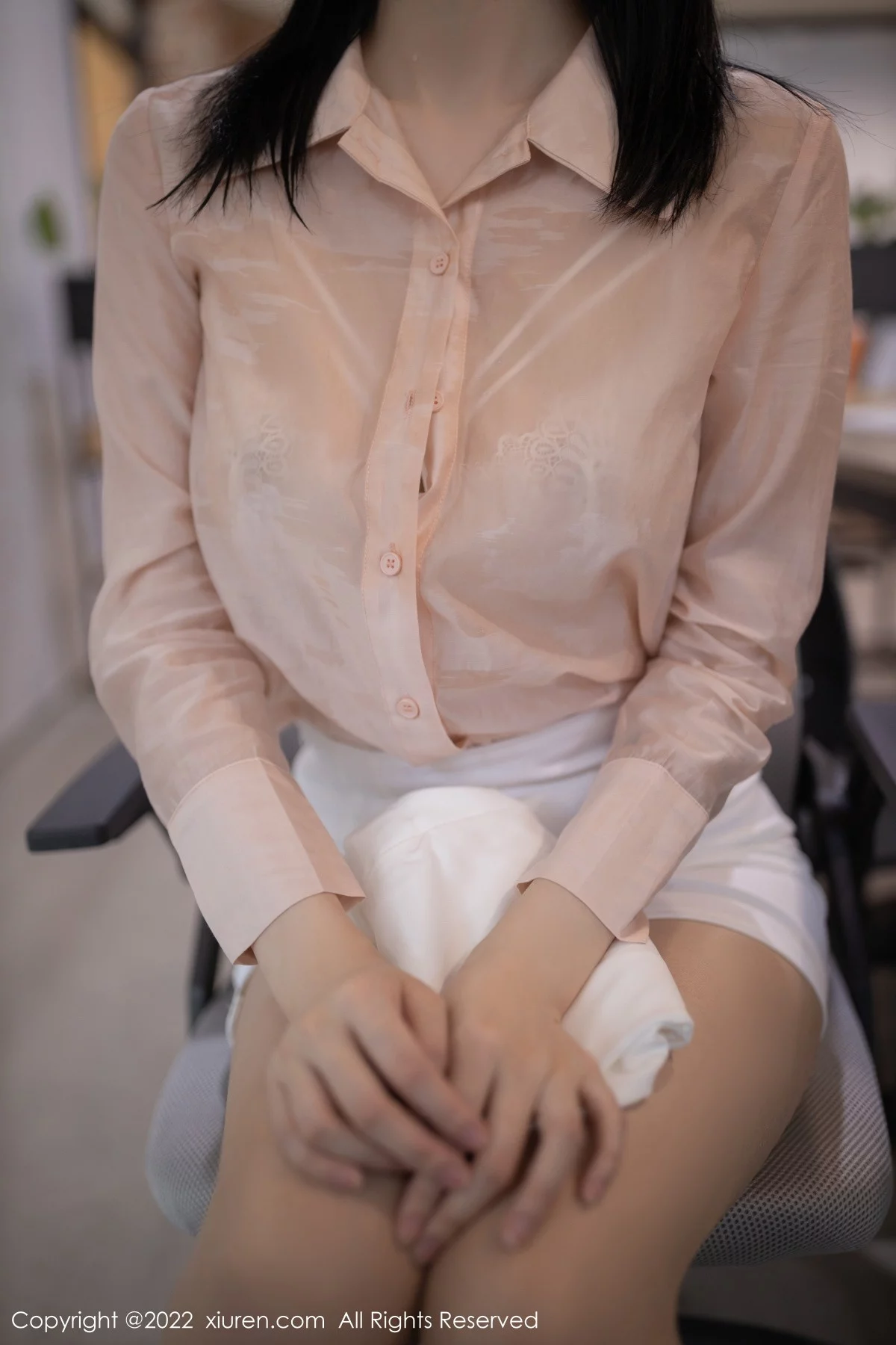 [[XiuRen秀人网]秀人网]No.5960_模特安然anran浅色上衣配白色短裙露蕾丝内衣原色丝袜诱惑写真82P