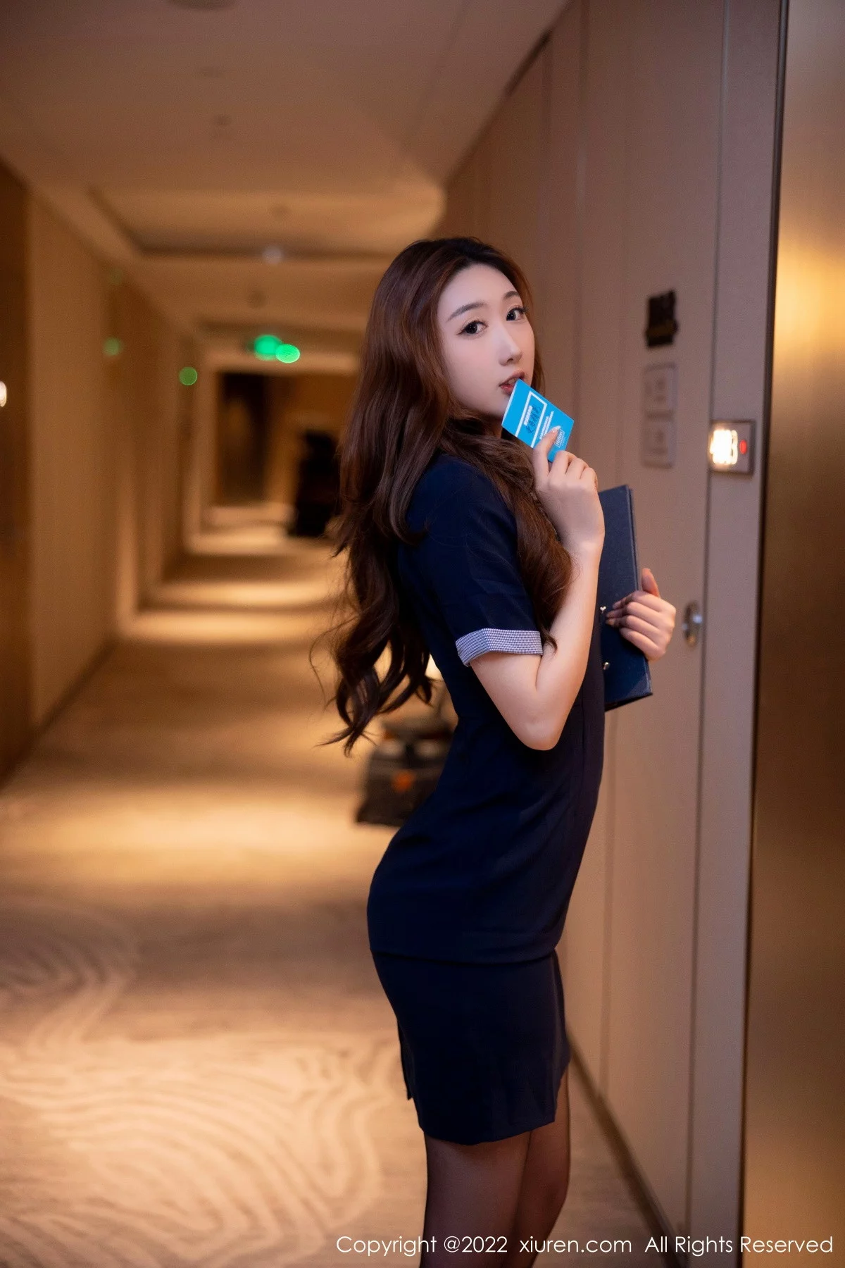 [[XiuRen秀人网]秀人网]No.5886_模特江真真脱深蓝连衣裙露浅紫色蕾丝内衣配超薄黑丝诱惑写真98P