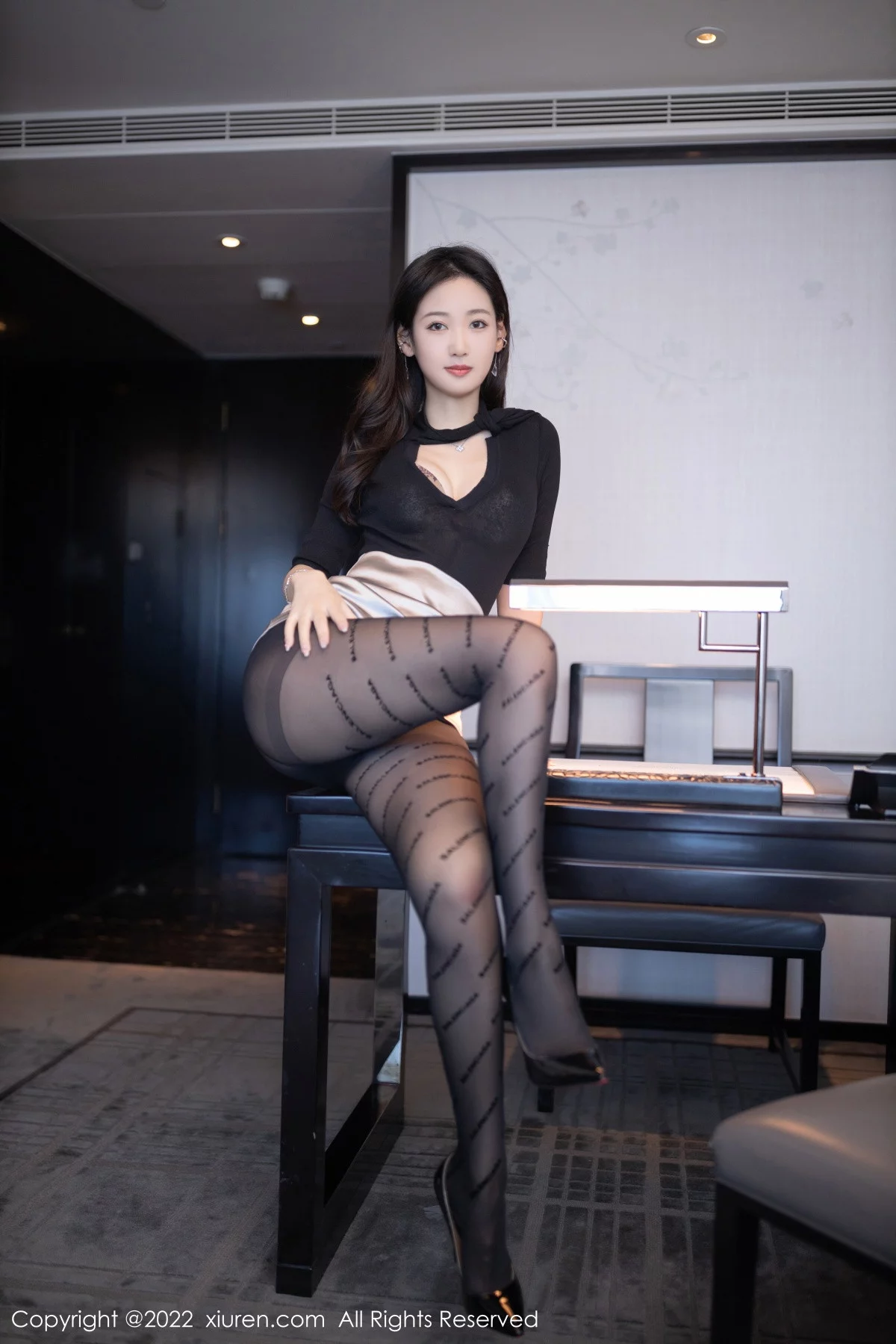 [[XiuRen秀人网]秀人网]No.5887_模特唐安琪秘书角色黑色收身衣配银色短裙秀曼妙身姿诱惑写真78P