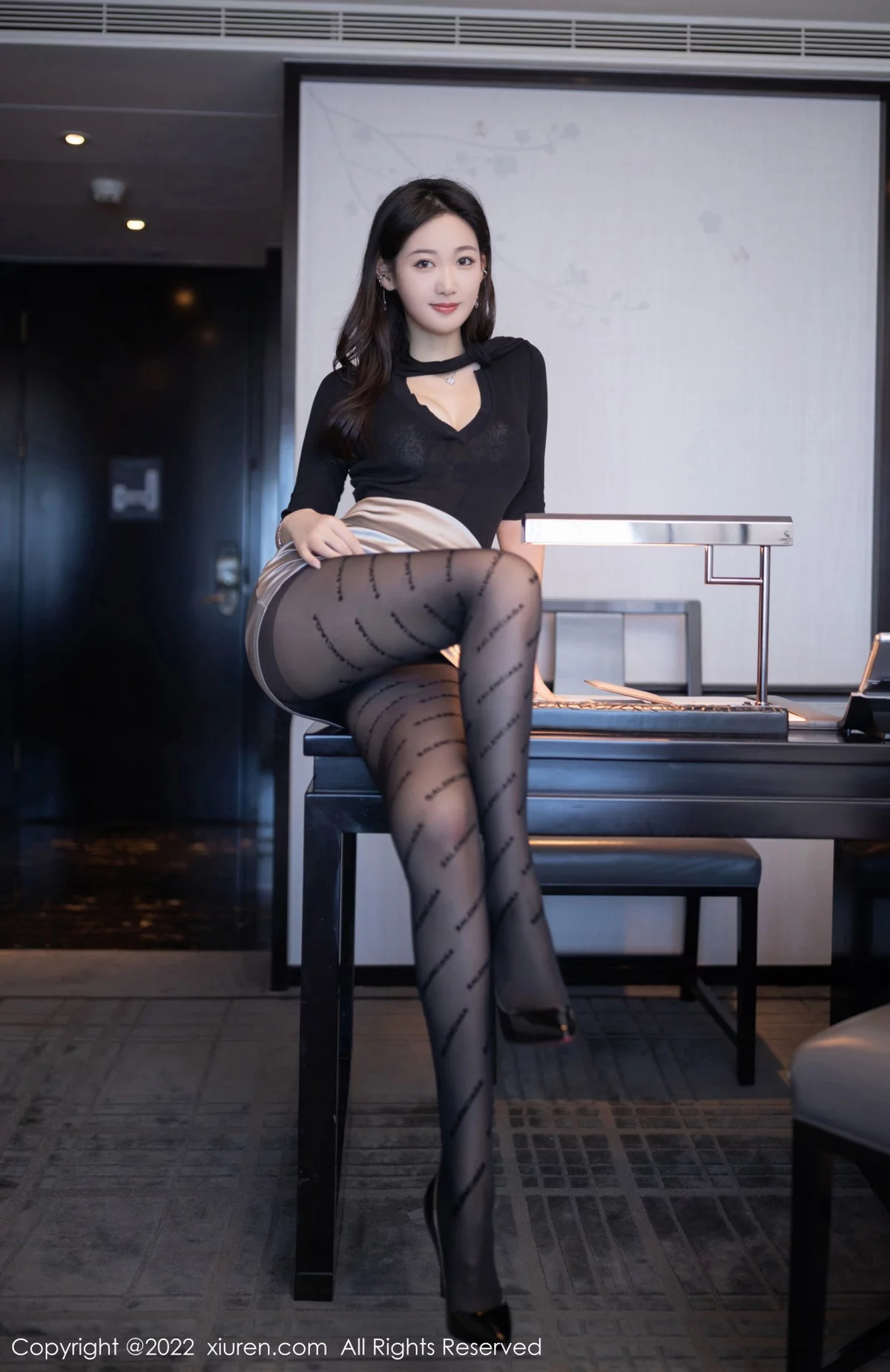 [[XiuRen秀人网]秀人网]No.5887_模特唐安琪秘书角色黑色收身衣配银色短裙秀曼妙身姿诱惑写真78P