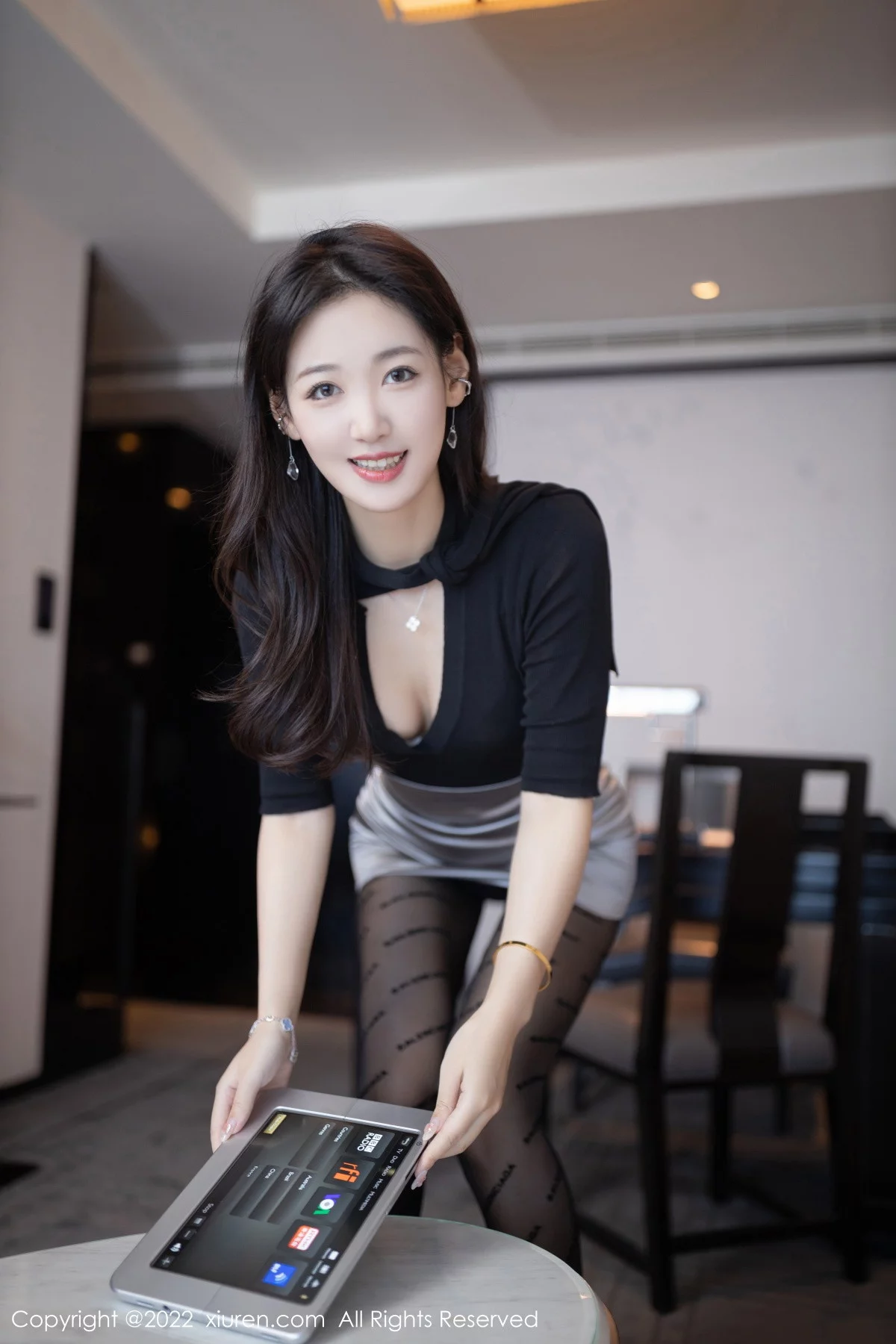 [[XiuRen秀人网]秀人网]No.5887_模特唐安琪秘书角色黑色收身衣配银色短裙秀曼妙身姿诱惑写真78P