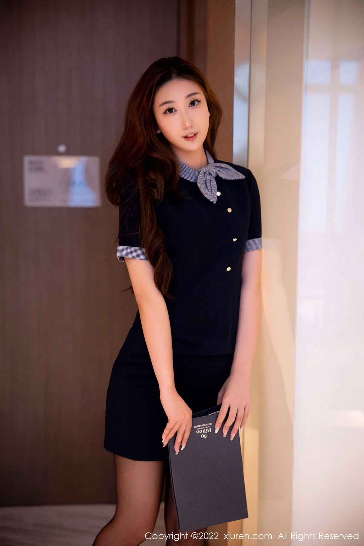 [[XiuRen秀人网]秀人网]No.5886_模特江真真脱深蓝连衣裙露浅紫色蕾丝内衣配超薄黑丝诱惑写真98P