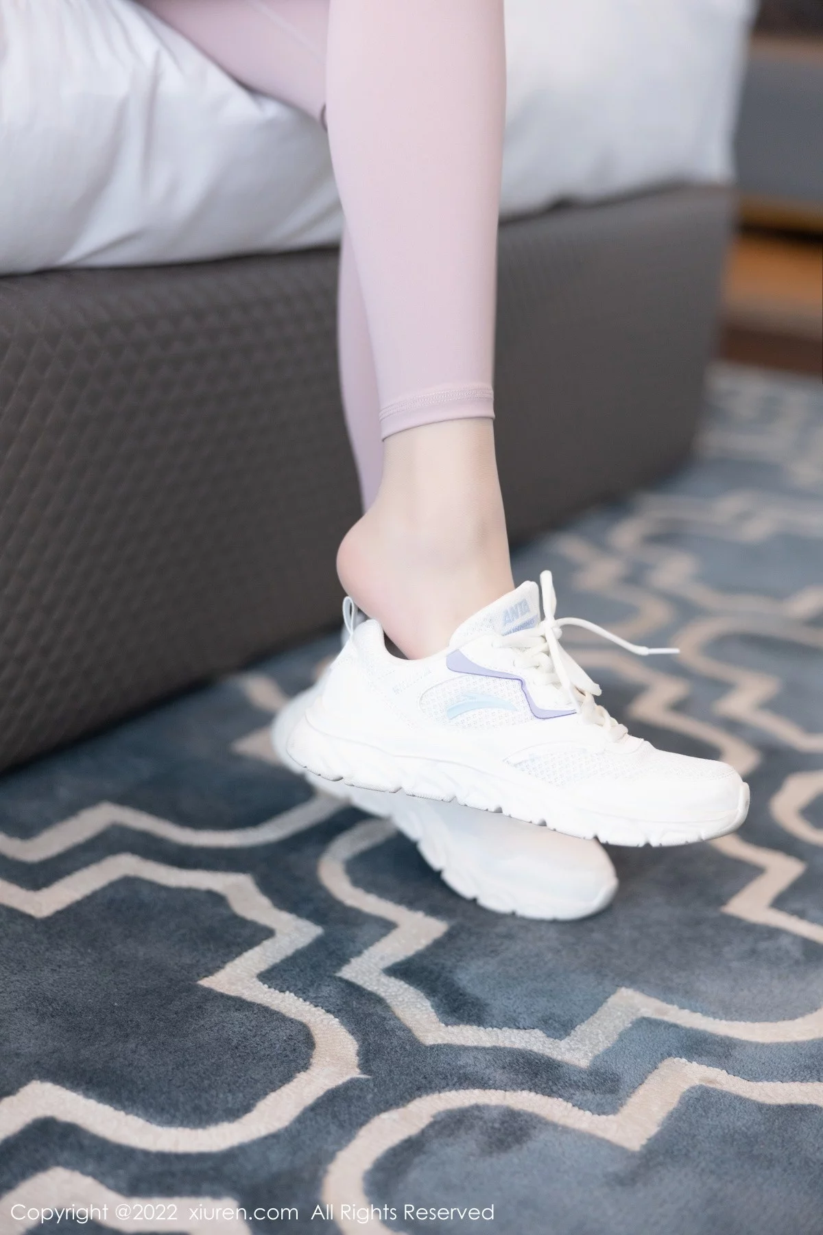 [[XiuRen秀人网]秀人网]No.5885_模特林子遥性感浅色瑜伽服半脱露超薄无内肉丝秀翘臀诱惑写真88P