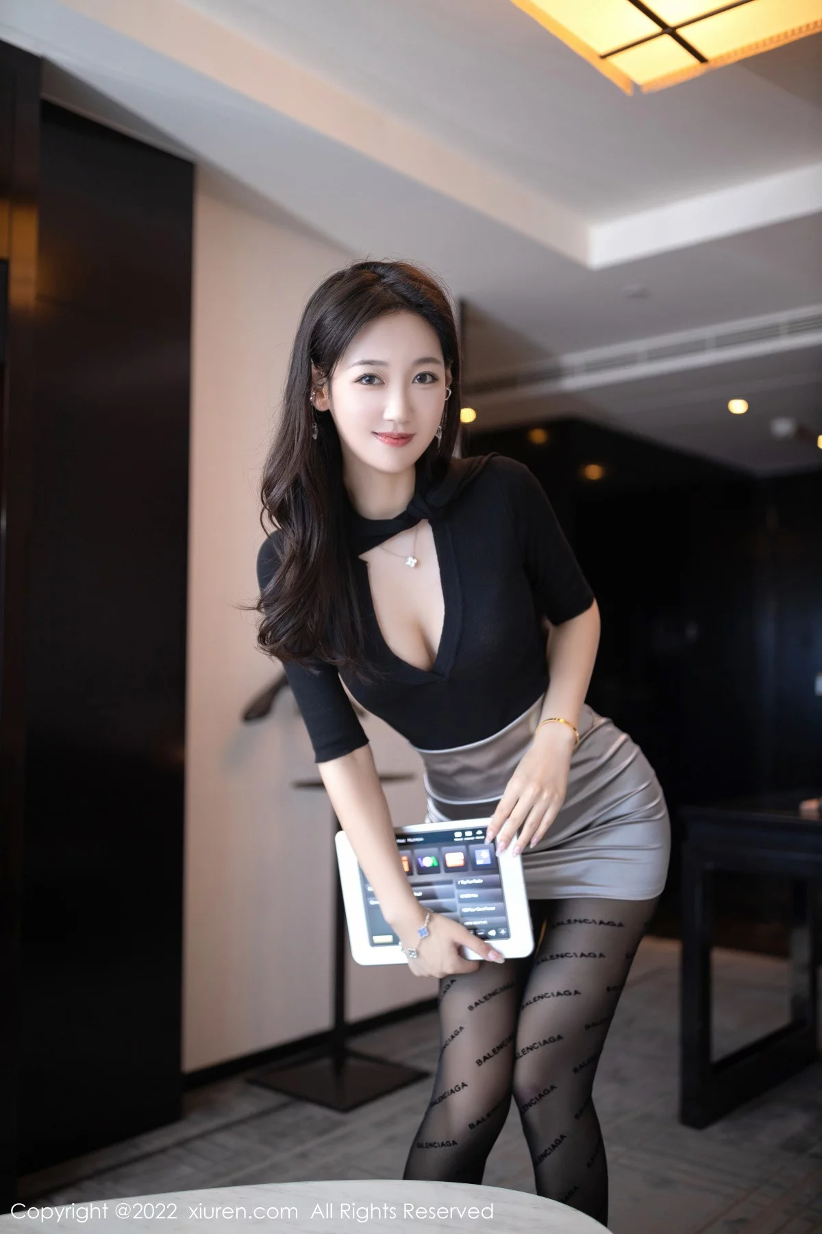 [[XiuRen秀人网]秀人网]No.5887_模特唐安琪秘书角色黑色收身衣配银色短裙秀曼妙身姿诱惑写真78P