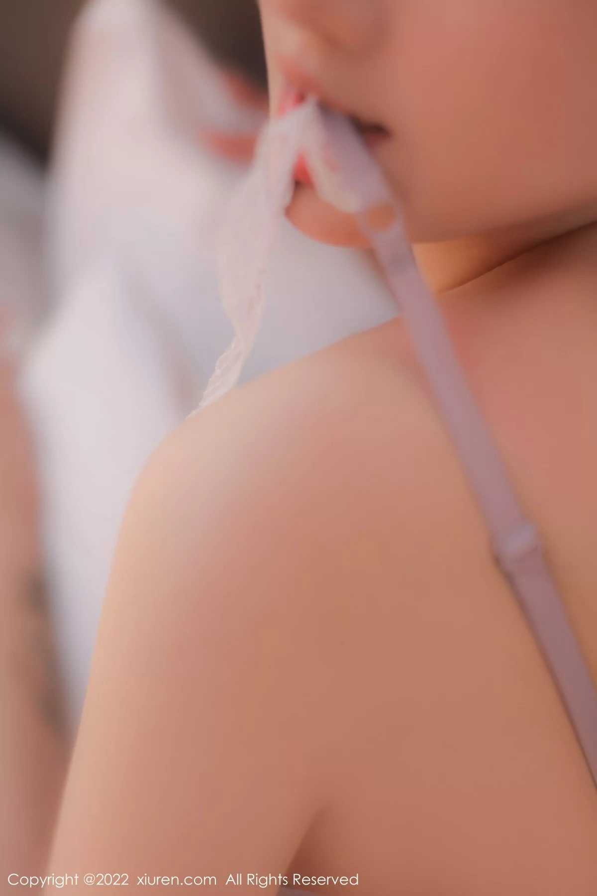 [[XiuRen秀人网]秀人网]No.5886_模特江真真脱深蓝连衣裙露浅紫色蕾丝内衣配超薄黑丝诱惑写真98P