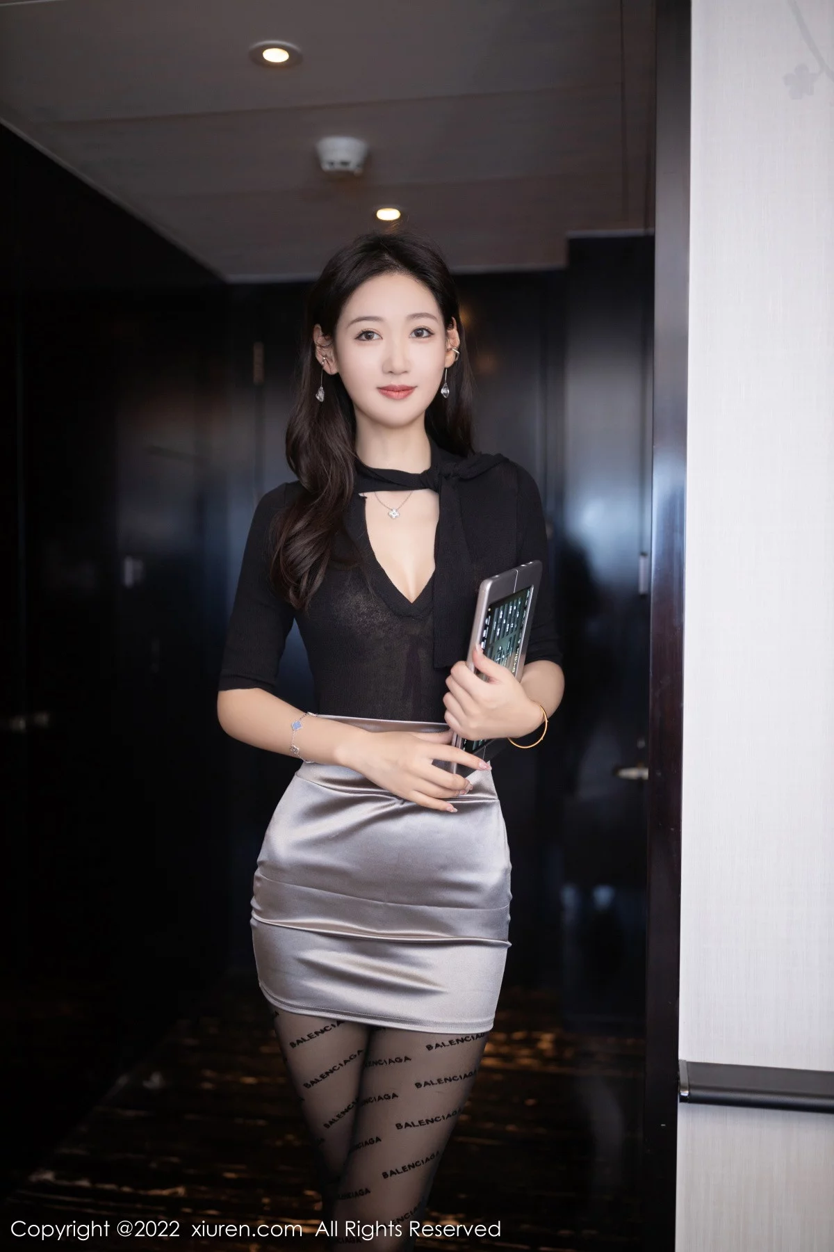 [[XiuRen秀人网]秀人网]No.5887_模特唐安琪秘书角色黑色收身衣配银色短裙秀曼妙身姿诱惑写真78P