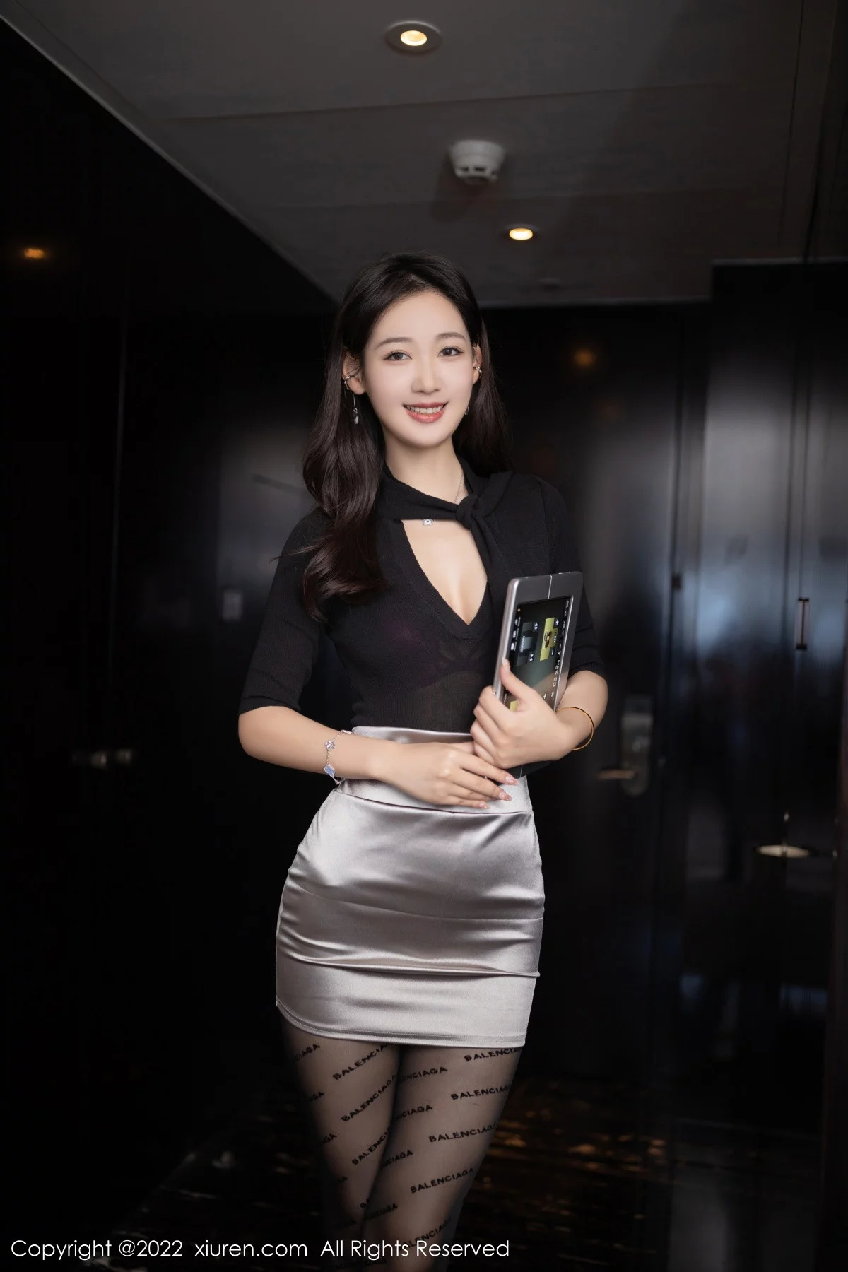 [[XiuRen秀人网]秀人网]No.5887_模特唐安琪秘书角色黑色收身衣配银色短裙秀曼妙身姿诱惑写真78P