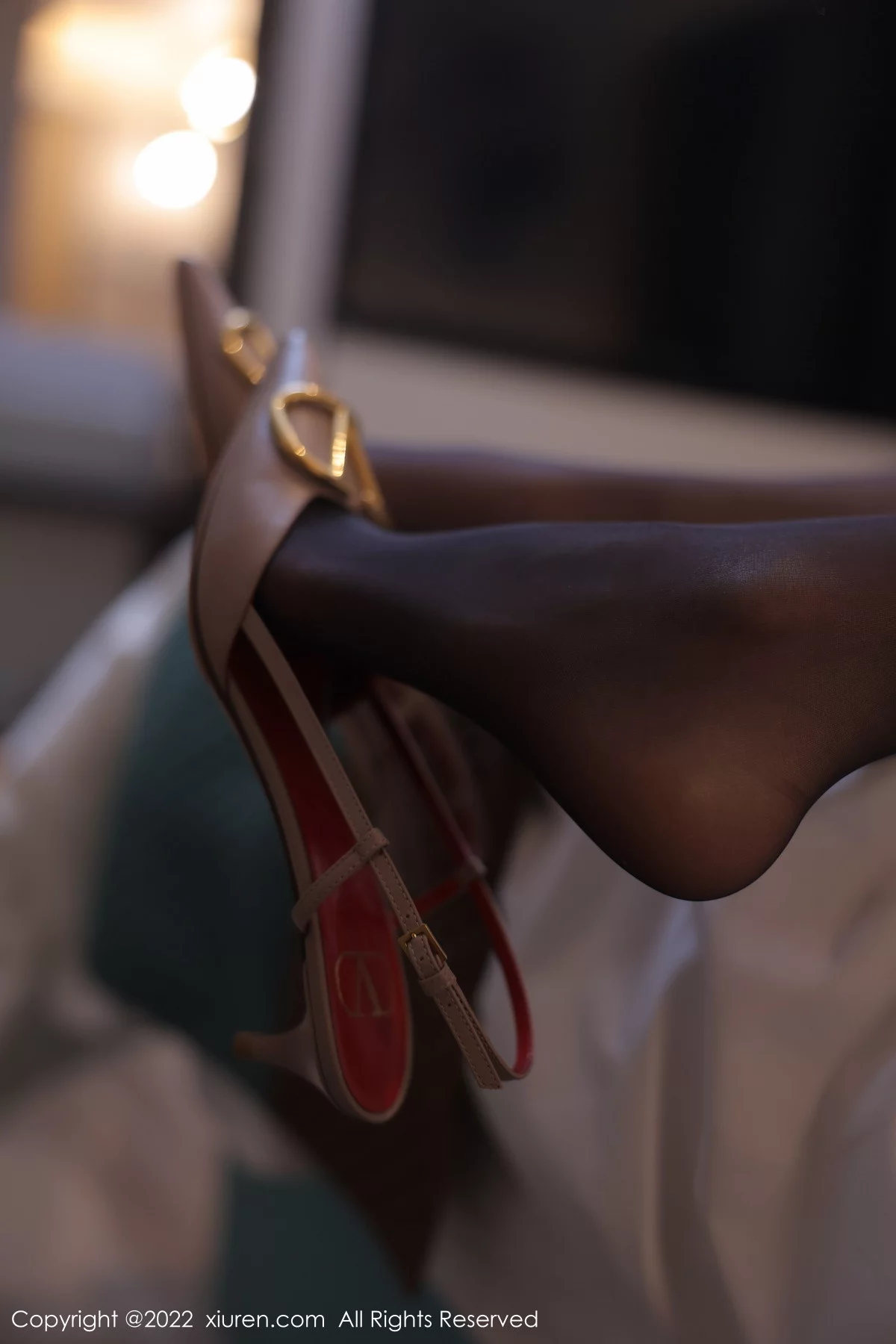 [[XiuRen秀人网]秀人网]No.5964_模特77qiqi私房半脱露性感淡红色蕾丝内衣配超薄黑丝魅惑写真88P