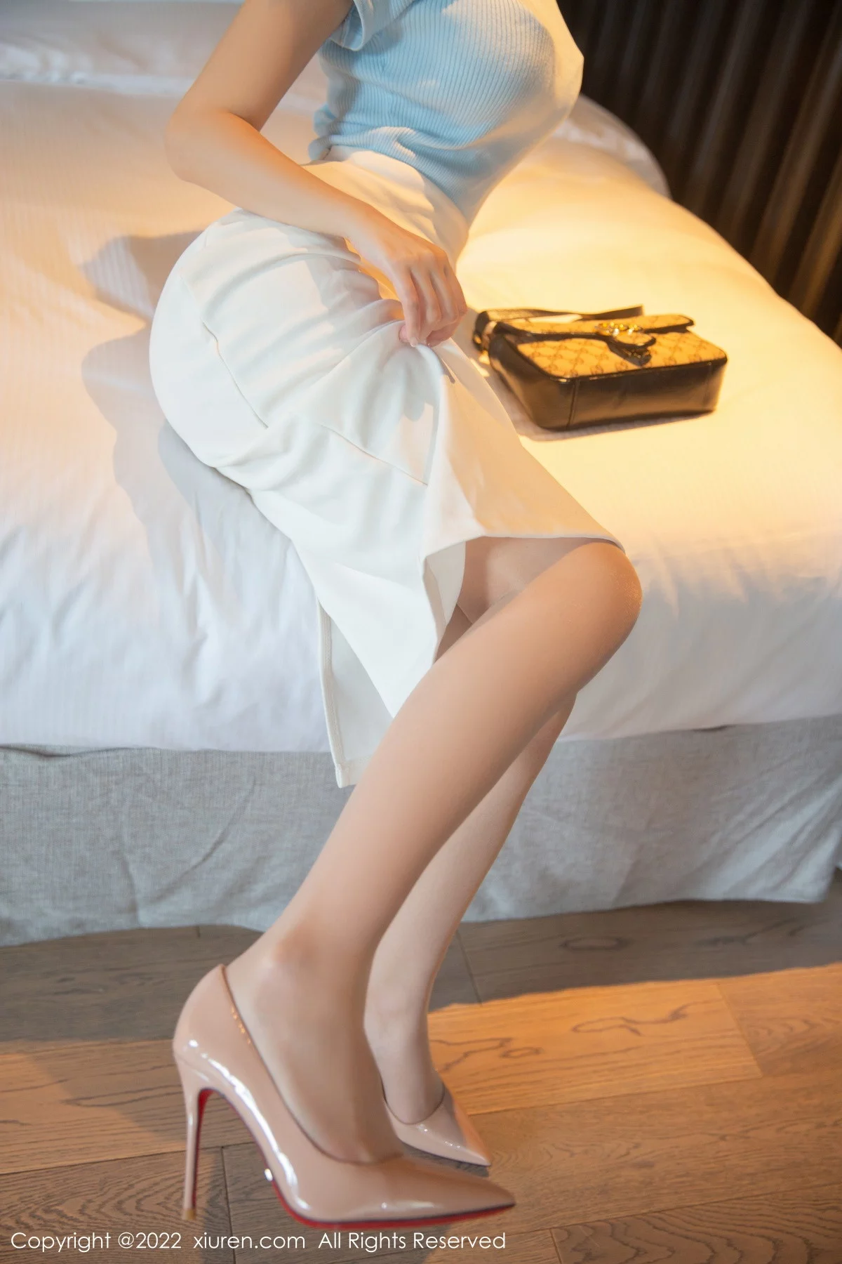 [[XiuRen秀人网]秀人网]No.5968_模特熊小诺北京旅拍私房半脱露性感粉色内衣秀曼妙身姿诱惑写真76P