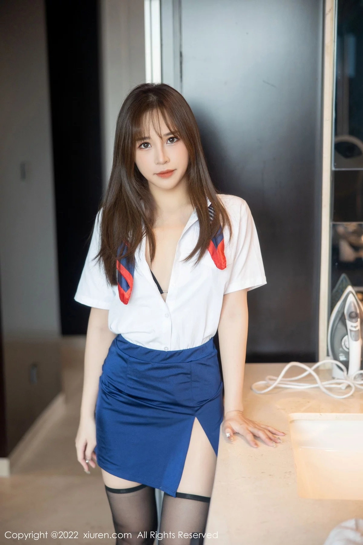 [[XiuRen秀人网]秀人网]No.5967_模特icy猪白色上衣配蓝短裙露黑色内衣秀魔鬼身材迷人诱惑写真69P