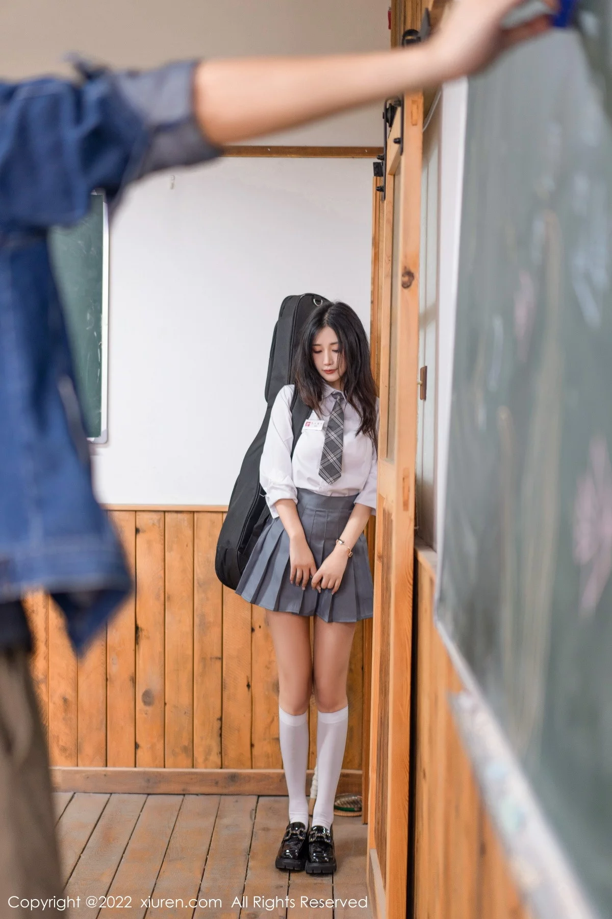 [[XiuRen秀人网]秀人网]No.5970_模特Laura阿姣性感学妹短裙制服露白色内衣秀曼妙身姿迷人写真99P