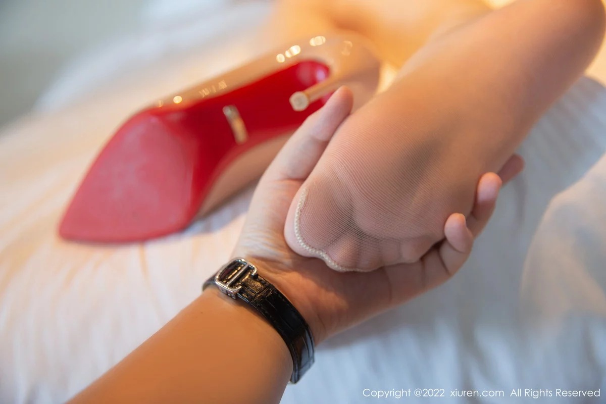 [[XiuRen秀人网]秀人网]No.5968_模特熊小诺北京旅拍私房半脱露性感粉色内衣秀曼妙身姿诱惑写真76P