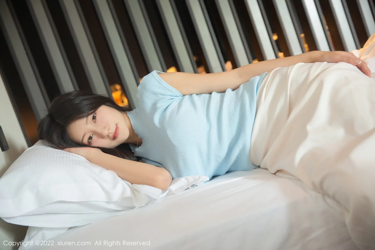 [[XiuRen秀人网]秀人网]No.5968_模特熊小诺北京旅拍私房半脱露性感粉色内衣秀曼妙身姿诱惑写真76P