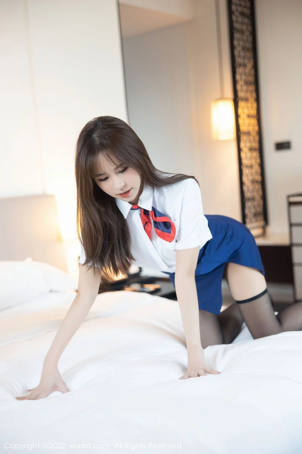 [[XiuRen秀人网]秀人网]No.5967_模特icy猪白色上衣配蓝短裙露黑色内衣秀魔鬼身材迷人诱惑写真69P