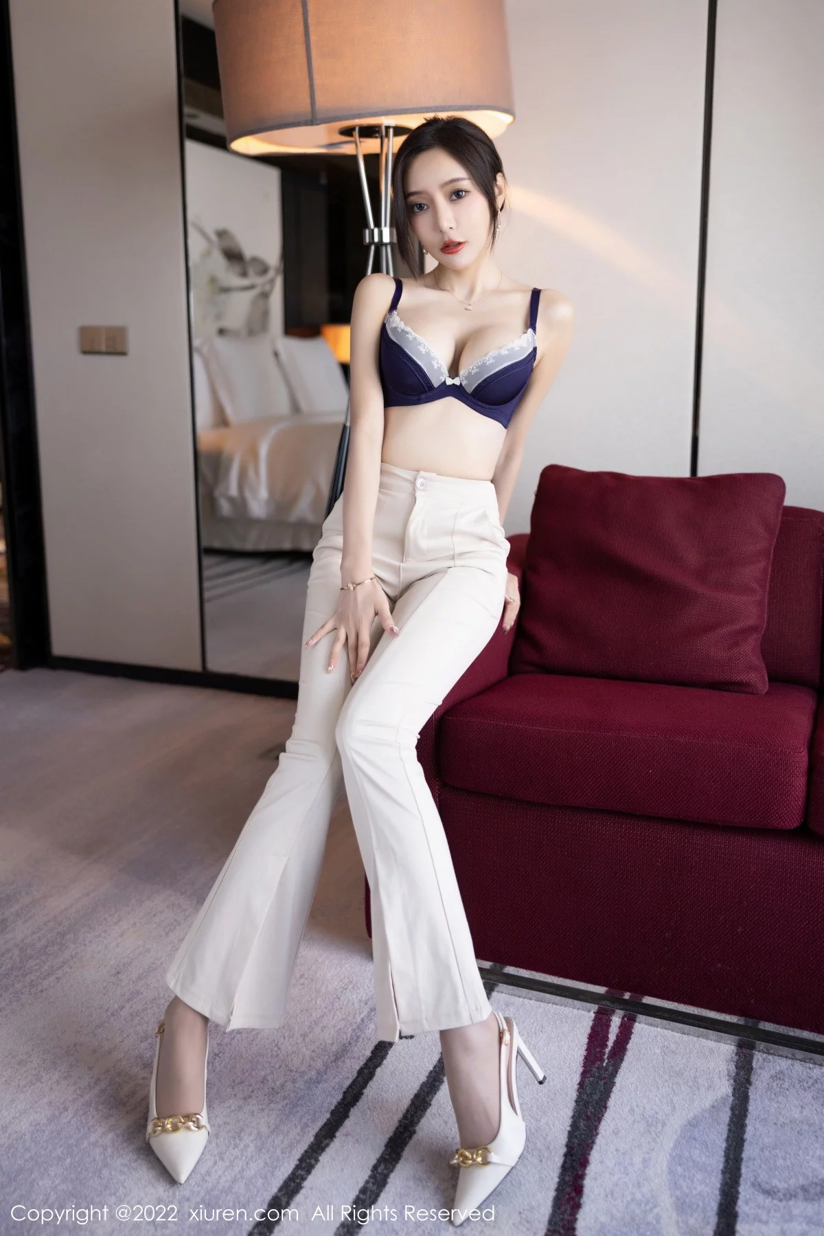 [[XiuRen秀人网]秀人网]No.5978_女神王馨瑶yanni私房半脱露性感蓝色内衣配超薄无内肉丝诱惑写真81P