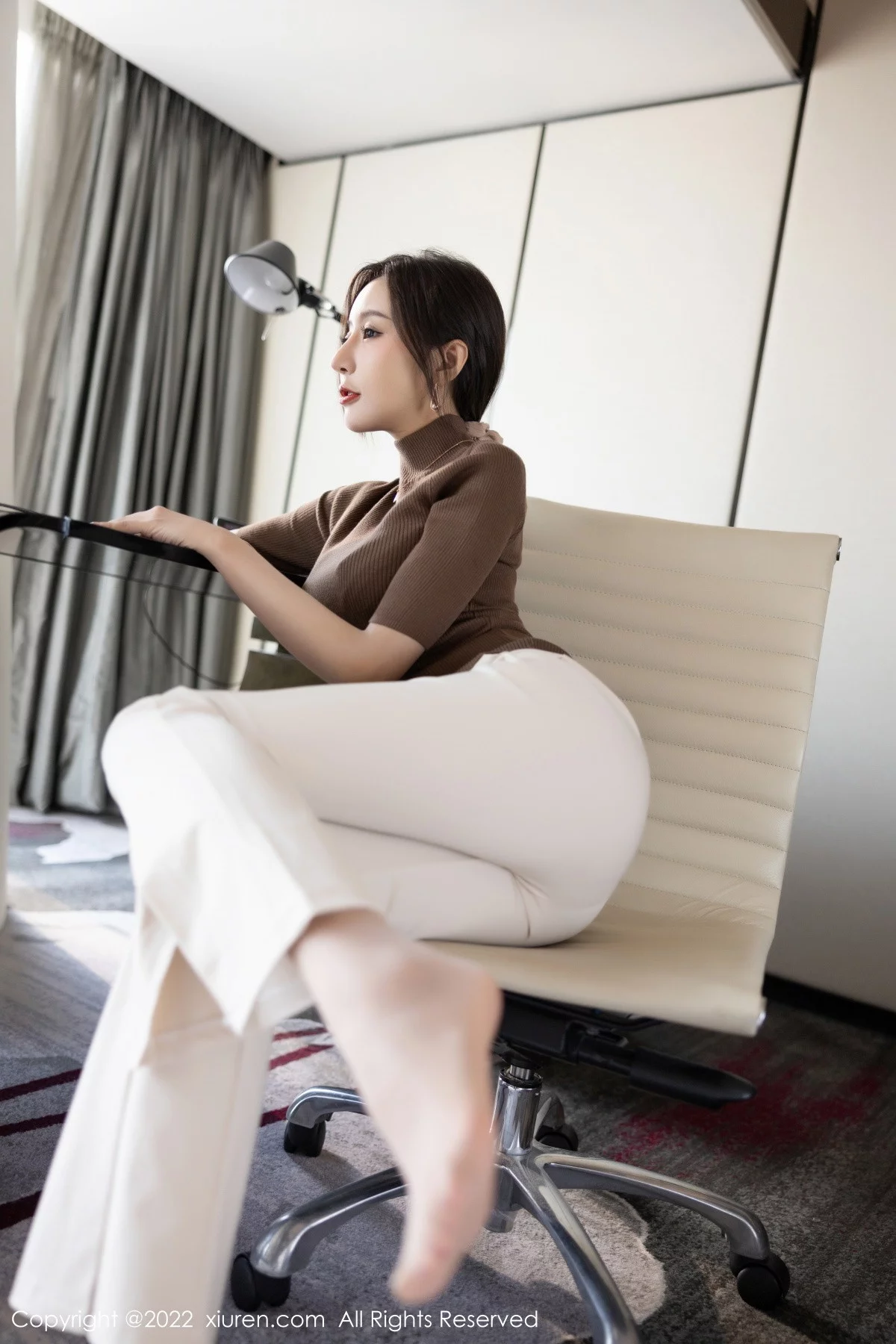 [[XiuRen秀人网]秀人网]No.5978_女神王馨瑶yanni私房半脱露性感蓝色内衣配超薄无内肉丝诱惑写真81P