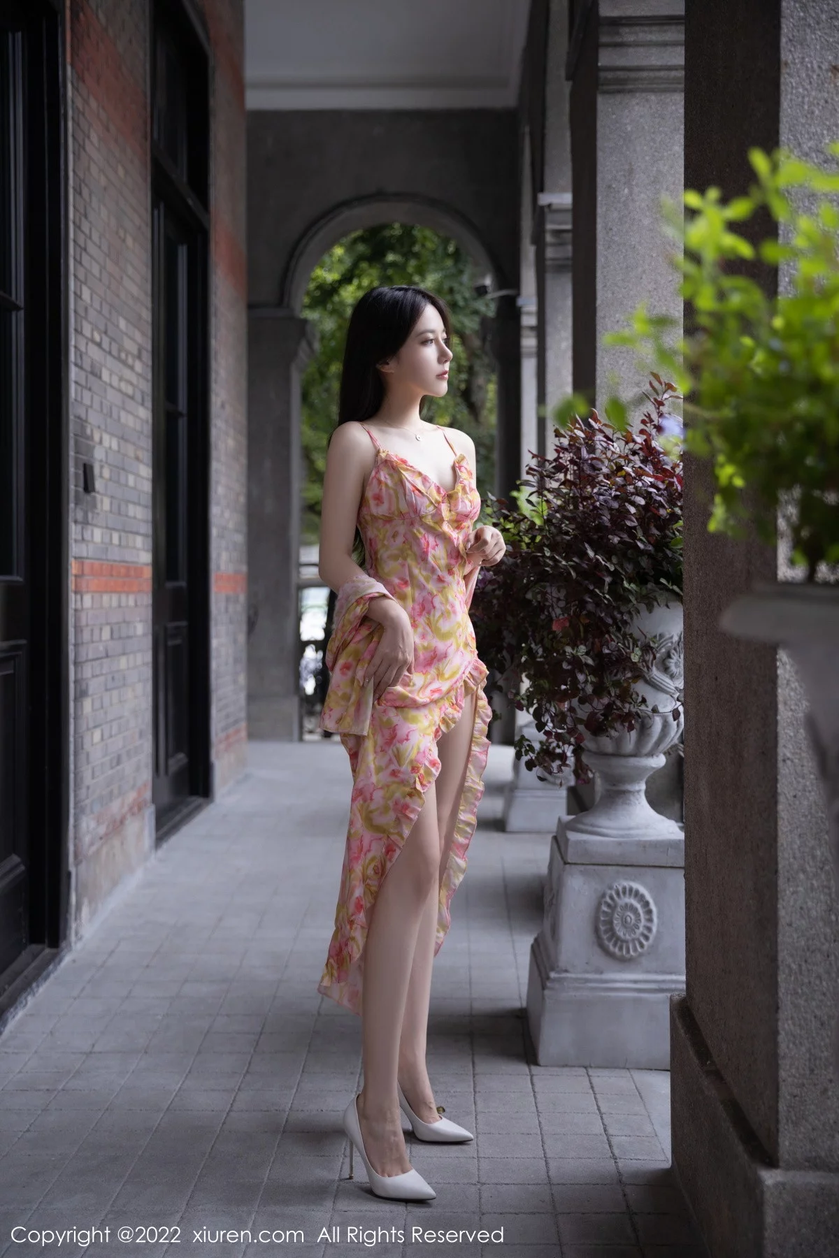 [[XiuRen秀人网]秀人网]No.5979_模特鱼子酱Fish四季拍摄主题性感吊裙系列秀完美身材诱惑写真73P