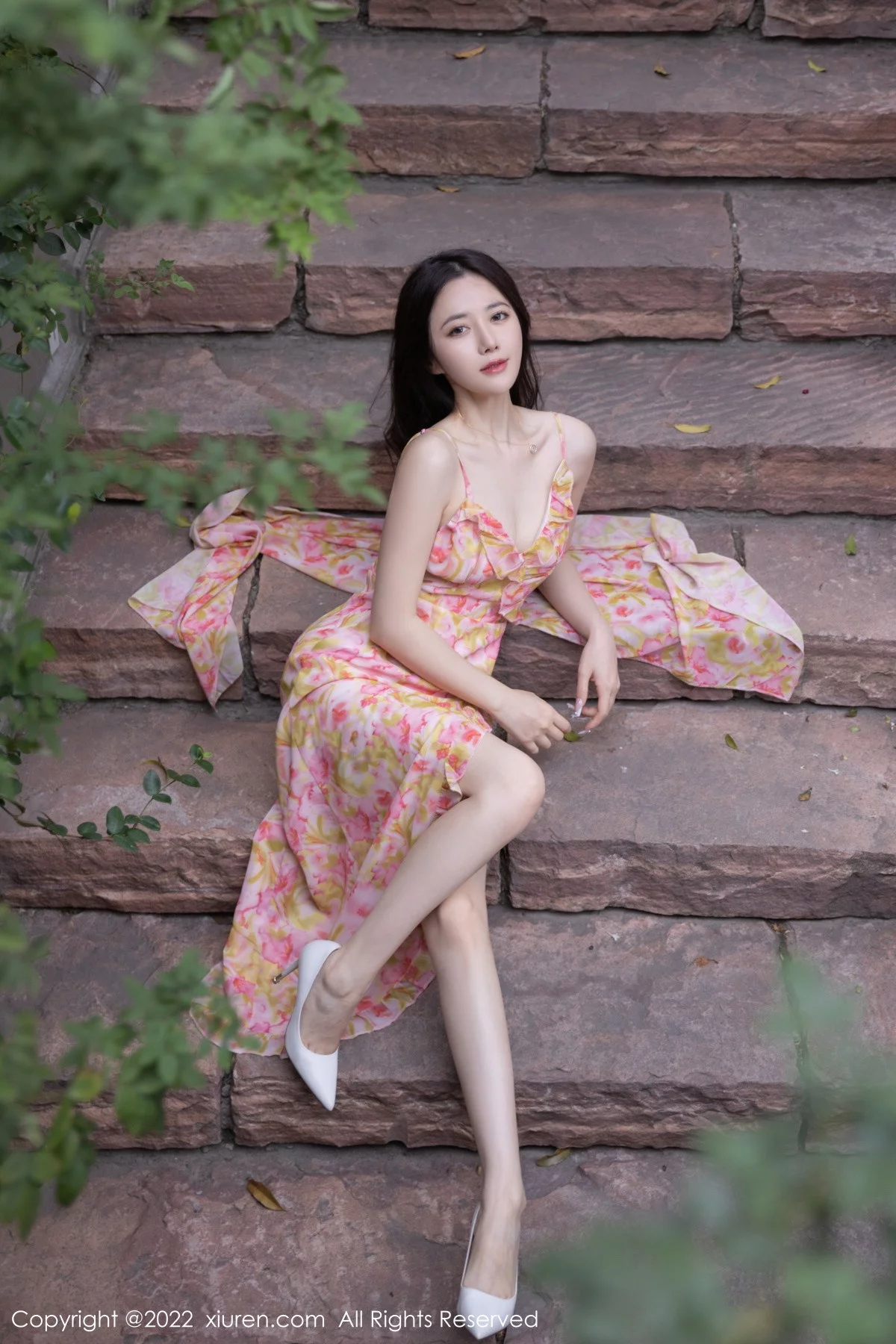 [[XiuRen秀人网]秀人网]No.5979_模特鱼子酱Fish四季拍摄主题性感吊裙系列秀完美身材诱惑写真73P