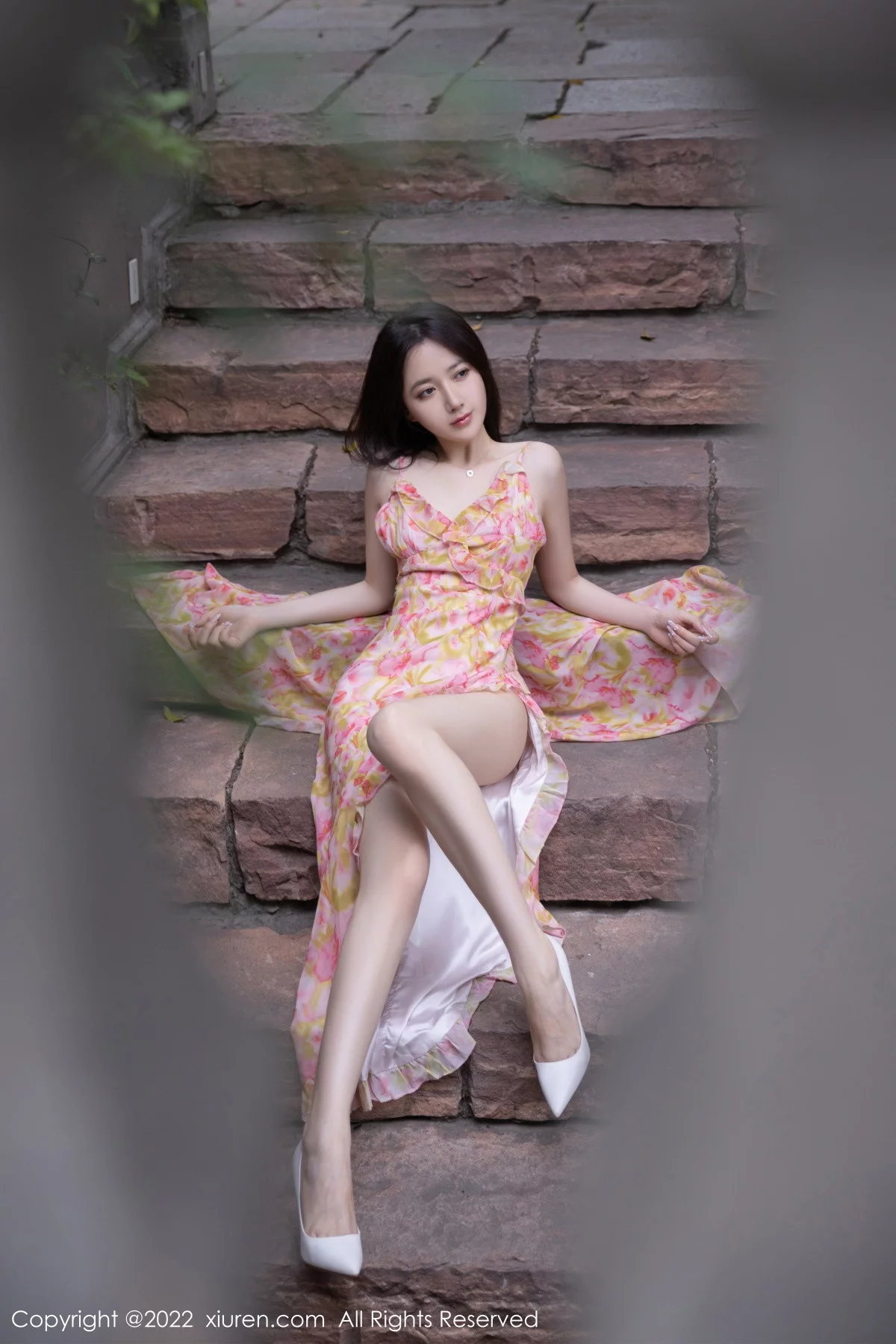 [[XiuRen秀人网]秀人网]No.5979_模特鱼子酱Fish四季拍摄主题性感吊裙系列秀完美身材诱惑写真73P