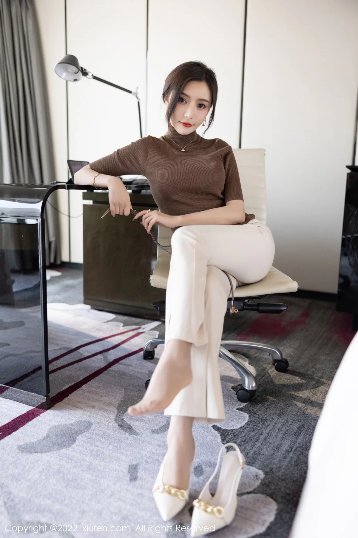 [[XiuRen秀人网]秀人网]No.5978_女神王馨瑶yanni私房半脱露性感蓝色内衣配超薄无内肉丝诱惑写真81P