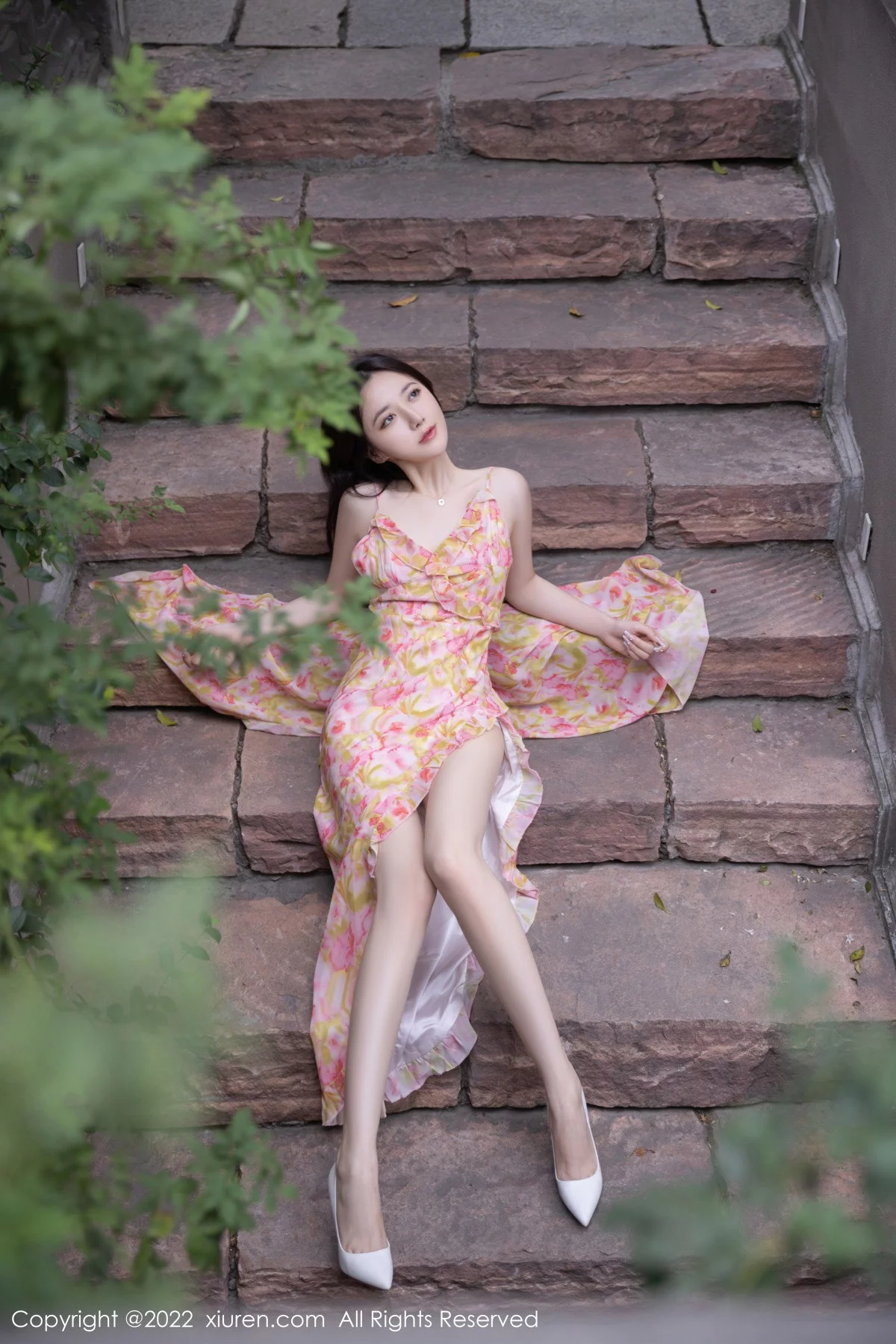 [[XiuRen秀人网]秀人网]No.5979_模特鱼子酱Fish四季拍摄主题性感吊裙系列秀完美身材诱惑写真73P