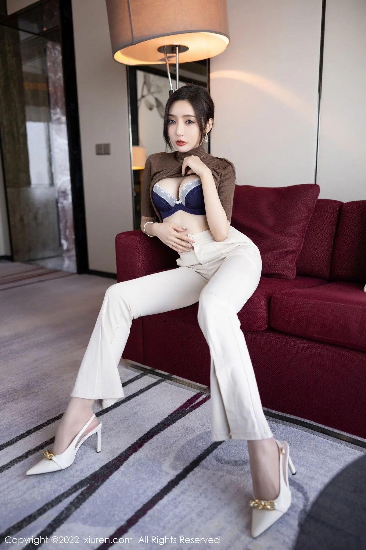 [[XiuRen秀人网]秀人网]No.5978_女神王馨瑶yanni私房半脱露性感蓝色内衣配超薄无内肉丝诱惑写真81P