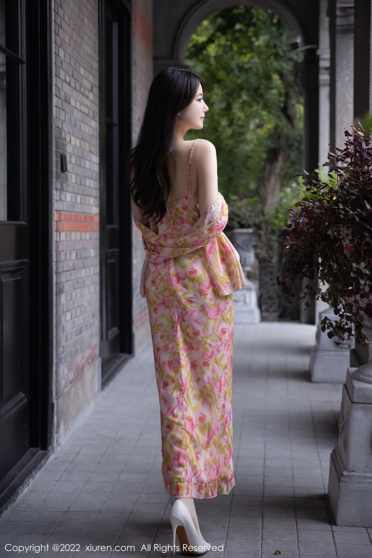 [[XiuRen秀人网]秀人网]No.5979_模特鱼子酱Fish四季拍摄主题性感吊裙系列秀完美身材诱惑写真73P