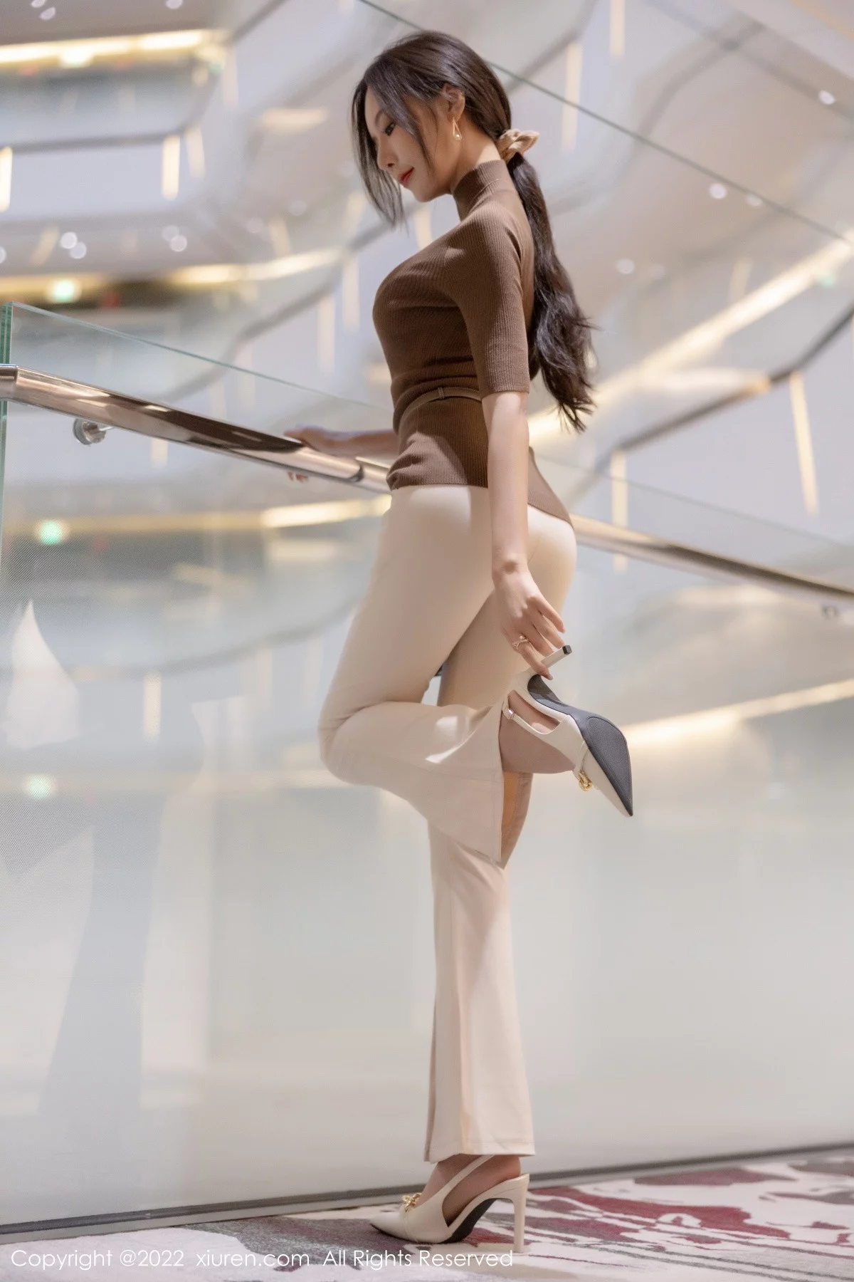 [[XiuRen秀人网]秀人网]No.5978_女神王馨瑶yanni私房半脱露性感蓝色内衣配超薄无内肉丝诱惑写真81P