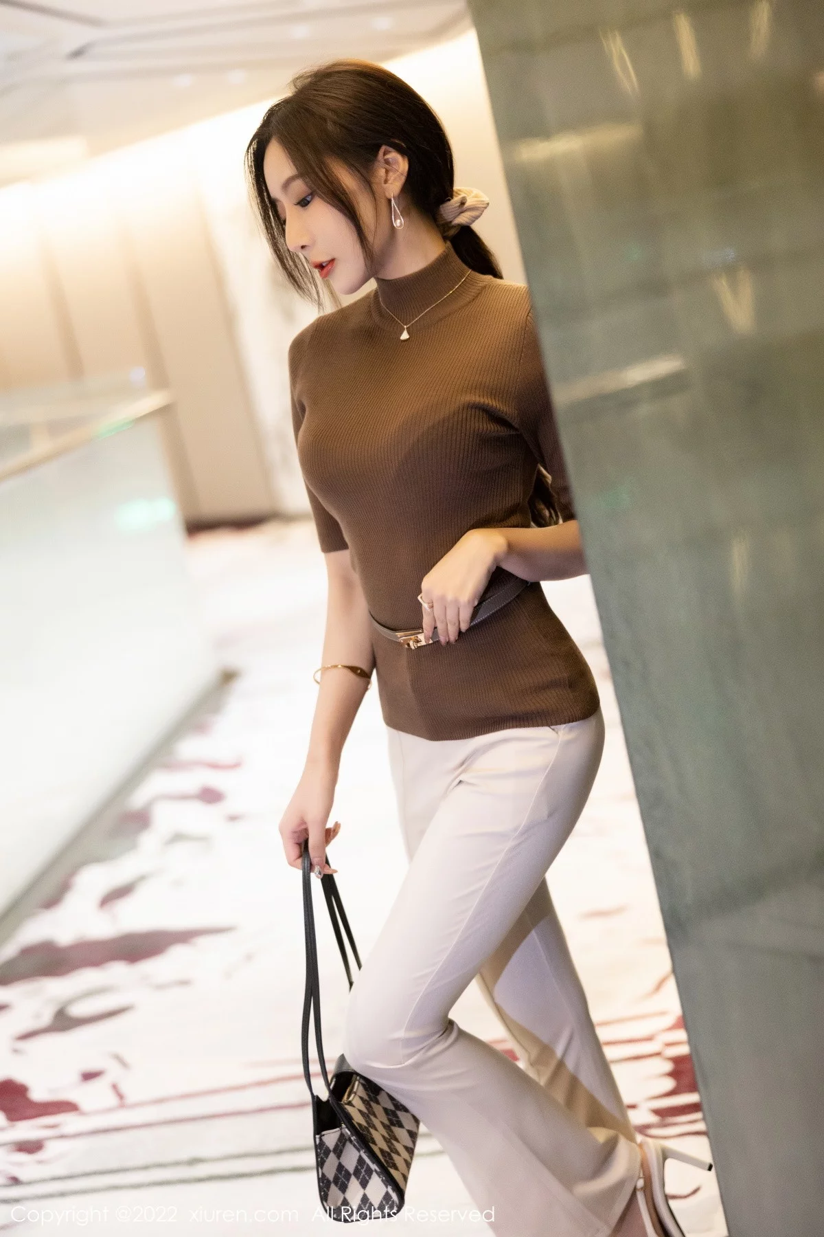 [[XiuRen秀人网]秀人网]No.5978_女神王馨瑶yanni私房半脱露性感蓝色内衣配超薄无内肉丝诱惑写真81P