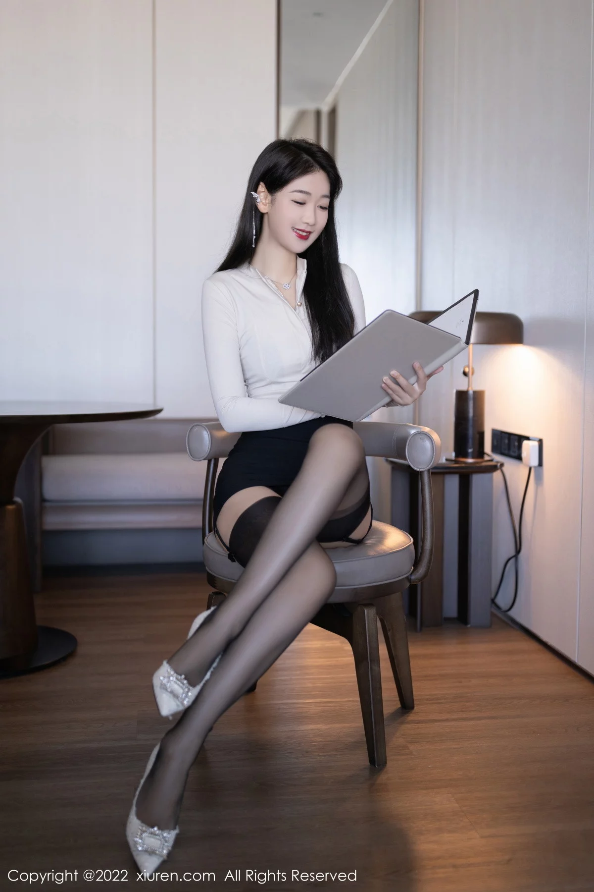 [[XiuRen秀人网]秀人网]No.5986_模特唐安琪白色上衣配黑短裙半脱露薄纱内衣黑丝吊袜诱惑写真79P