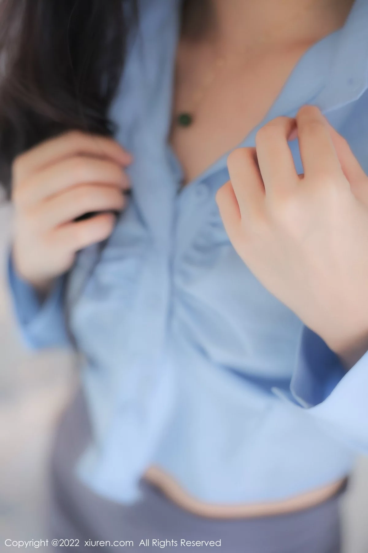 [[XiuRen秀人网]秀人网]No.5982_新人浅浅Danny淡蓝T恤配灰色短裙露蕾丝内衣超薄黑丝诱惑写真88P