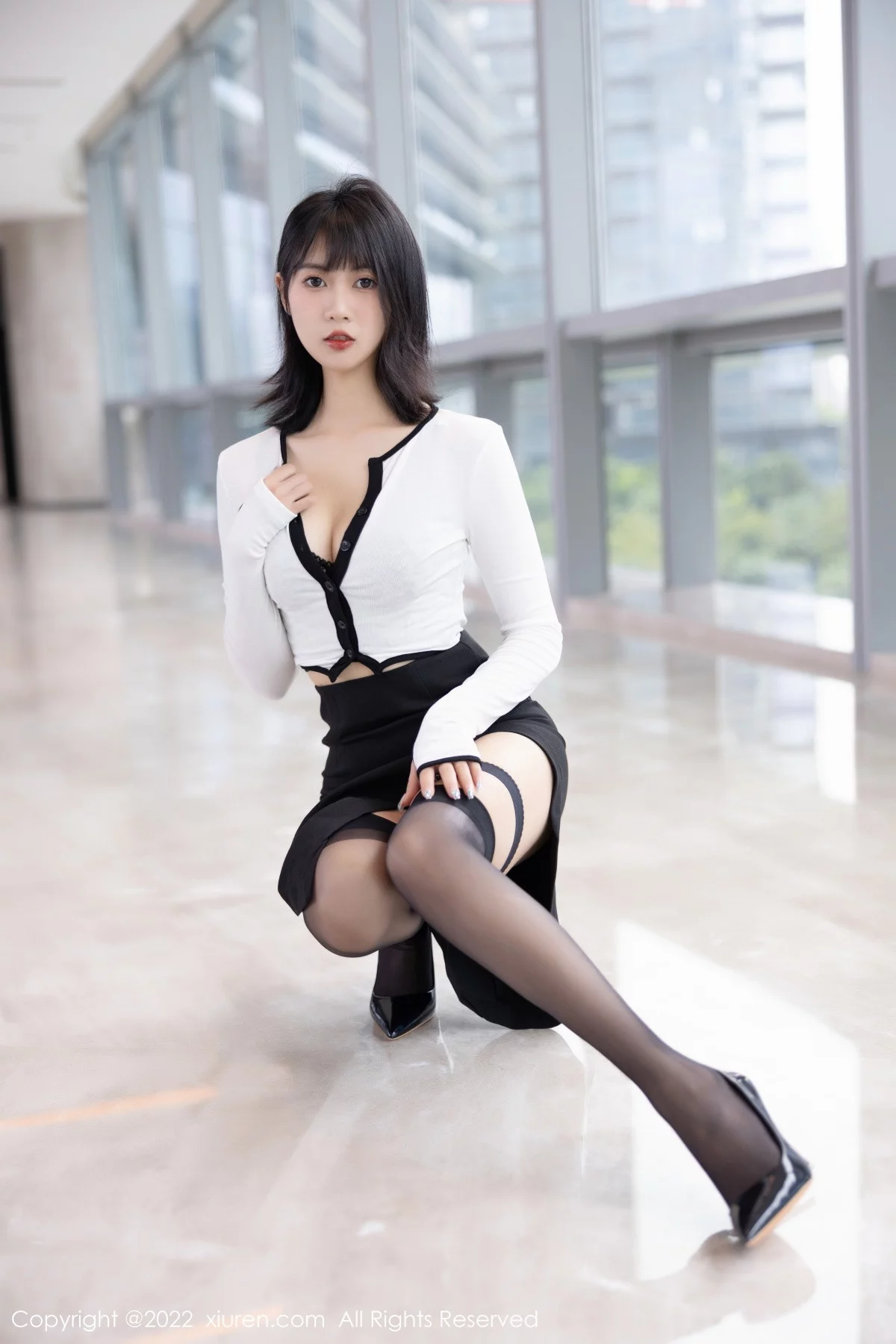 [[XiuRen秀人网]秀人网]No.5991_模特林子遥性感白色轻透衣配黑丝吊袜露黑色内衣迷人诱惑写真85P