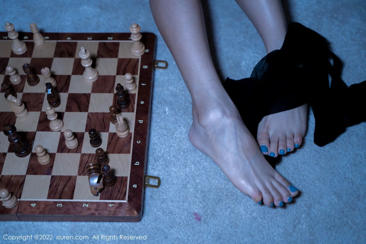 [[XiuRen秀人网]秀人网]No.5988_模特雅雯私房性感白色露肩服饰露黑色蕾丝内衣魅惑黑丝迷人写真65P