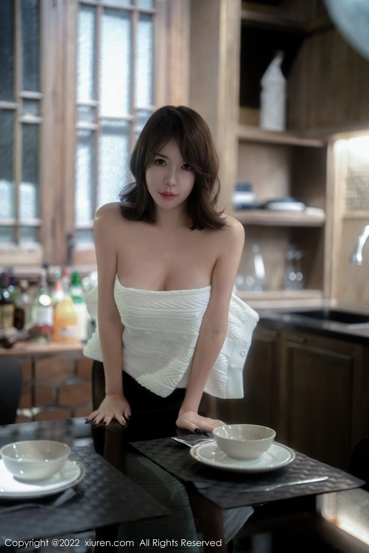 [[XiuRen秀人网]秀人网]No.5988_模特雅雯私房性感白色露肩服饰露黑色蕾丝内衣魅惑黑丝迷人写真65P