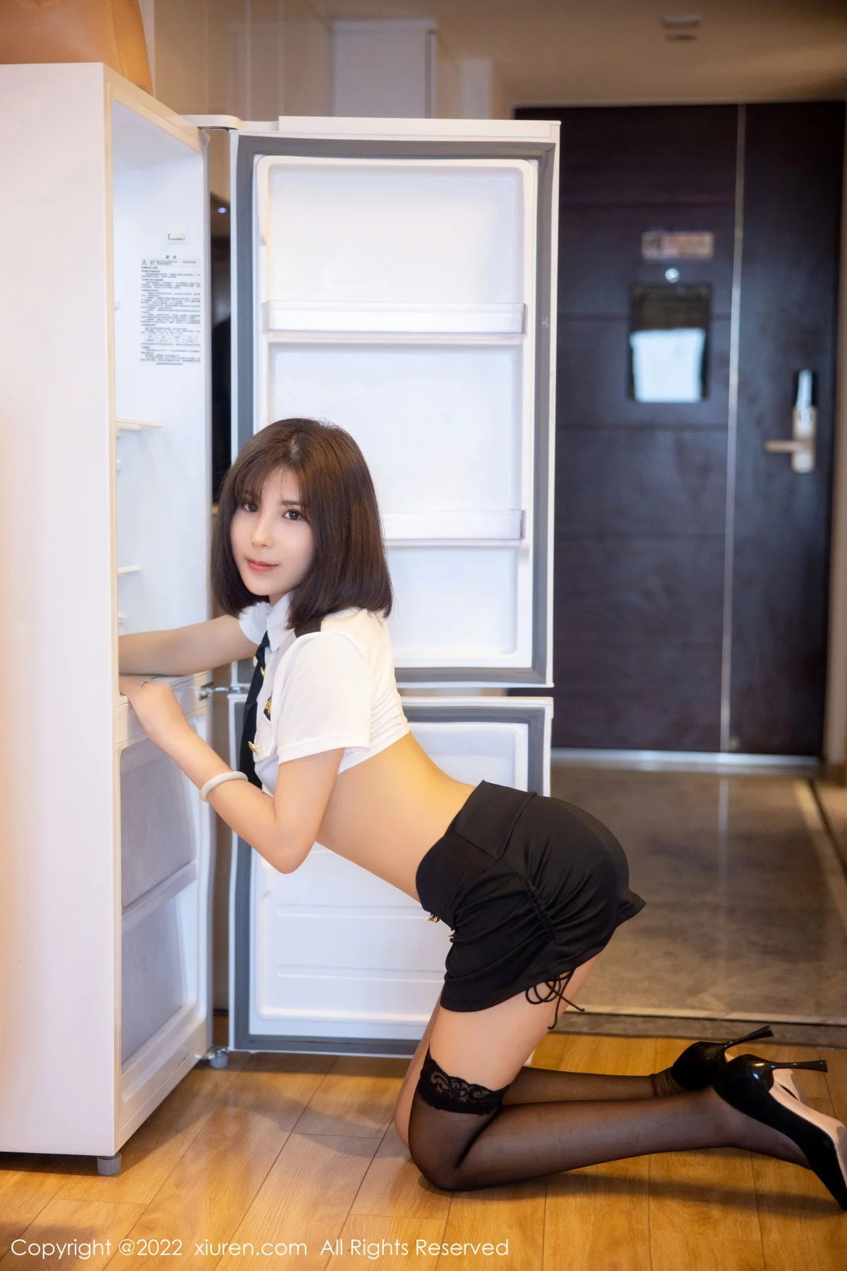 [[XiuRen秀人网]秀人网]No.6000_新人模特徐甜心私房性感女警制服半脱露豪乳遮点极致诱惑写真38P