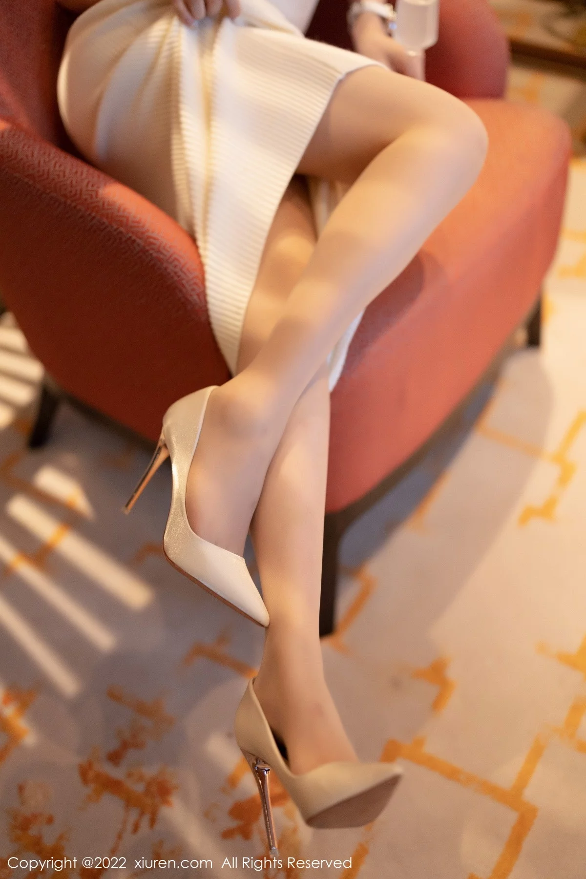 [[XiuRen秀人网]秀人网]No.6010_女神徐莉芝Booty脱性感白色套装露超薄无内肉丝秀翘臀诱惑写真82P