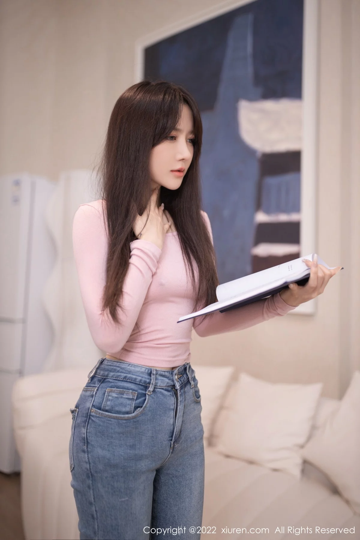 [[XiuRen秀人网]秀人网]No.6011_模特鱼子酱Fish粉色收身上衣配牛仔裤半脱秀曼妙身姿诱惑写真84P