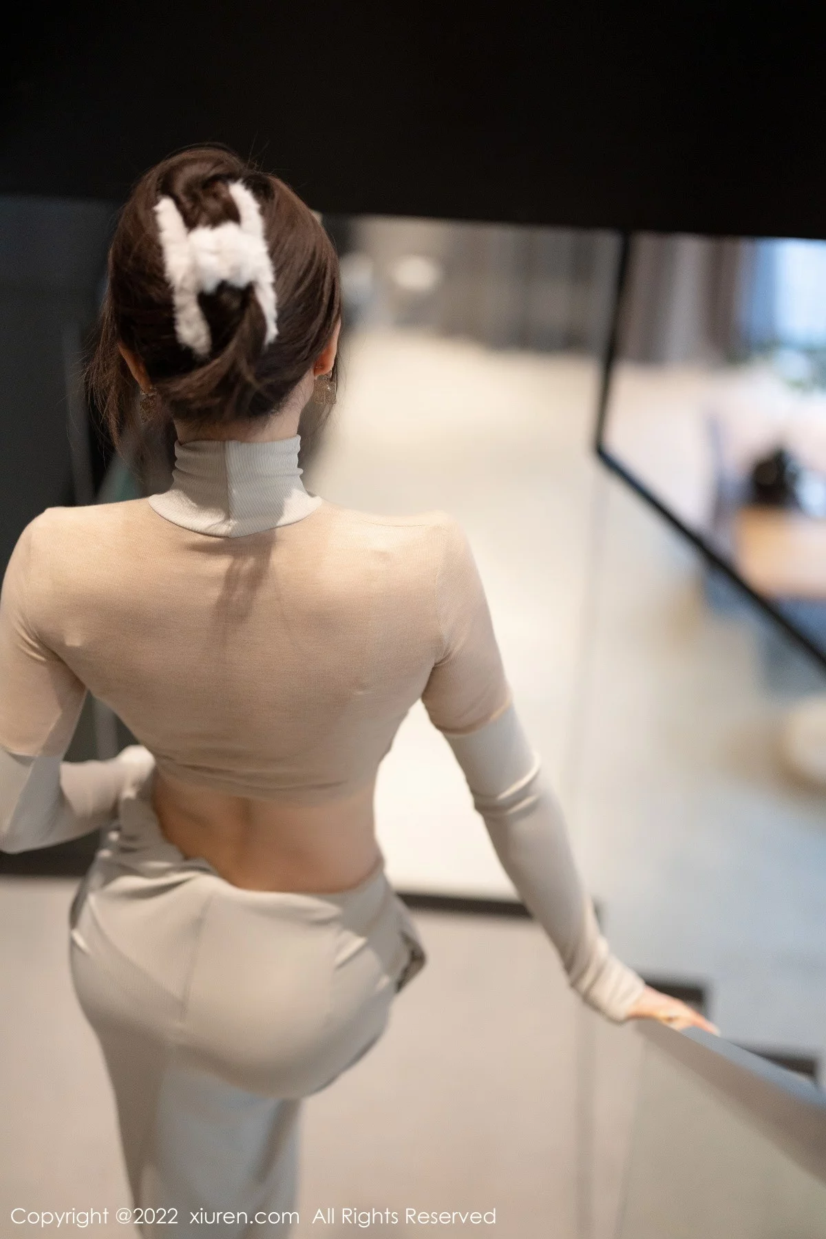 [[XiuRen秀人网]秀人网]No.5895_女神徐莉芝Booty性感浅色上衣配长裙露超薄黑丝迷人诱惑写真91P