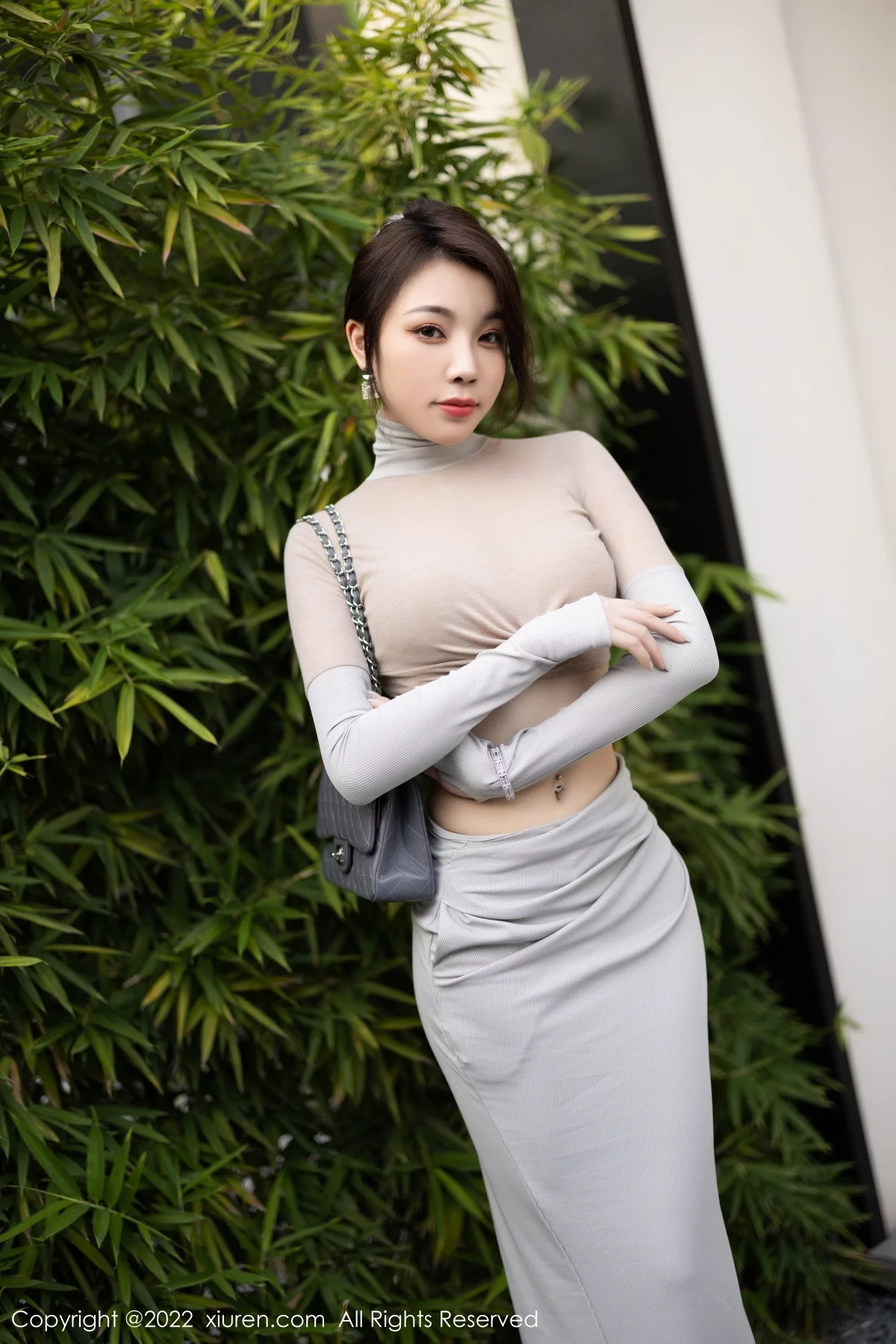 [[XiuRen秀人网]秀人网]No.5895_女神徐莉芝Booty性感浅色上衣配长裙露超薄黑丝迷人诱惑写真91P