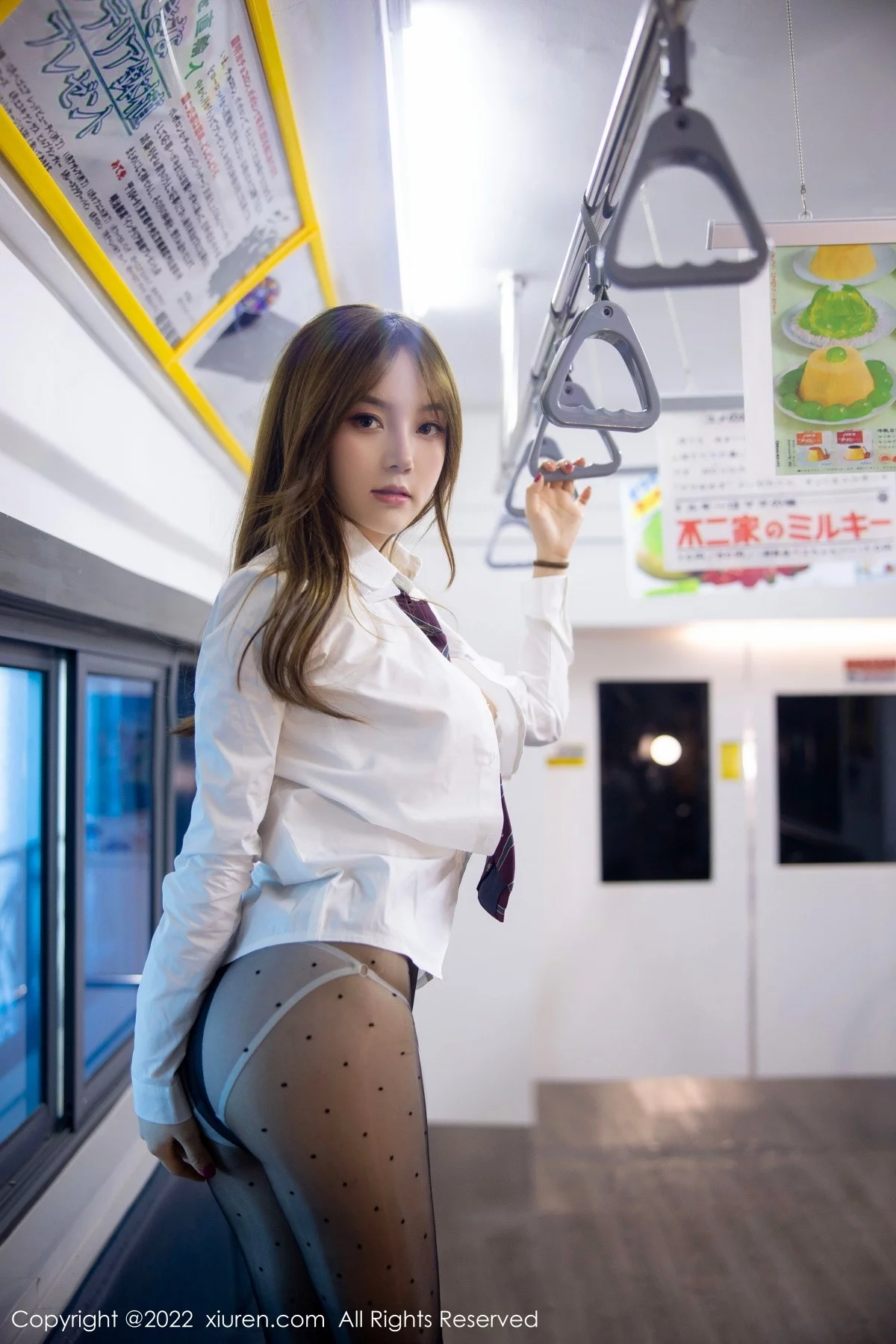 [[XiuRen秀人网]秀人网]No.5899_模特豆瓣酱电车场景性感白T露浅色内衣配超薄黑丝丰满诱惑写真89P